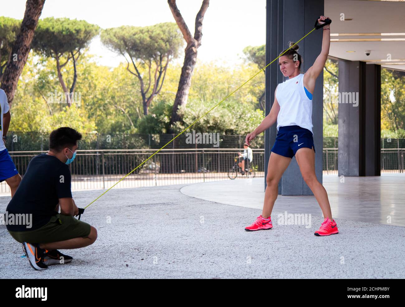 Simona Halep aus Rumänien beim Training beim 2020 Internazionali BNL d'Italia WTA Premier 5 Tennisturnier am 13. September 2020 im Foro Italico in Rom, Italien - Foto Rob Prange / Spanien DPPI / DPPI Credit: LM/DPPI/Rob Prange/Alamy Live News Stockfoto