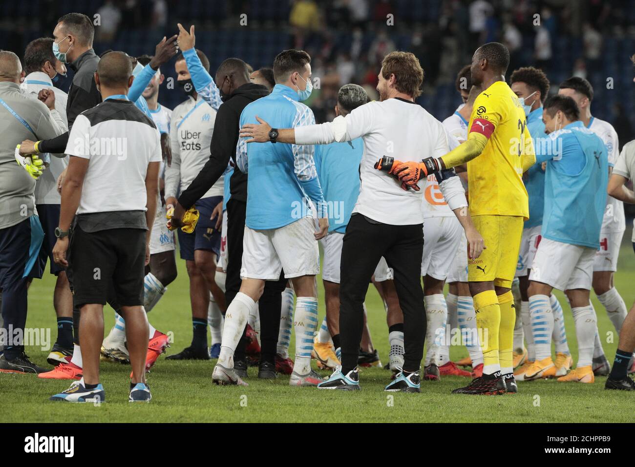 OM gewann das Spiel, Feier und Glückwünsche zum Ende, Andre VILLAS-BOAS (Olympique de Marseille) begrüßte Florian THAUVIN (Olympique de Marseille Stockfoto