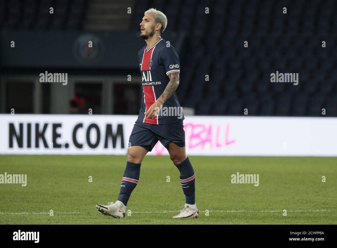 Leandro PAREDES (PSG) erhielt eine rote Karte und verließ die Spiel während der französischen Meisterschaft Ligue 1 Fußballspiel Uber Essen zwischen Paris Saint-Germai Stockfoto