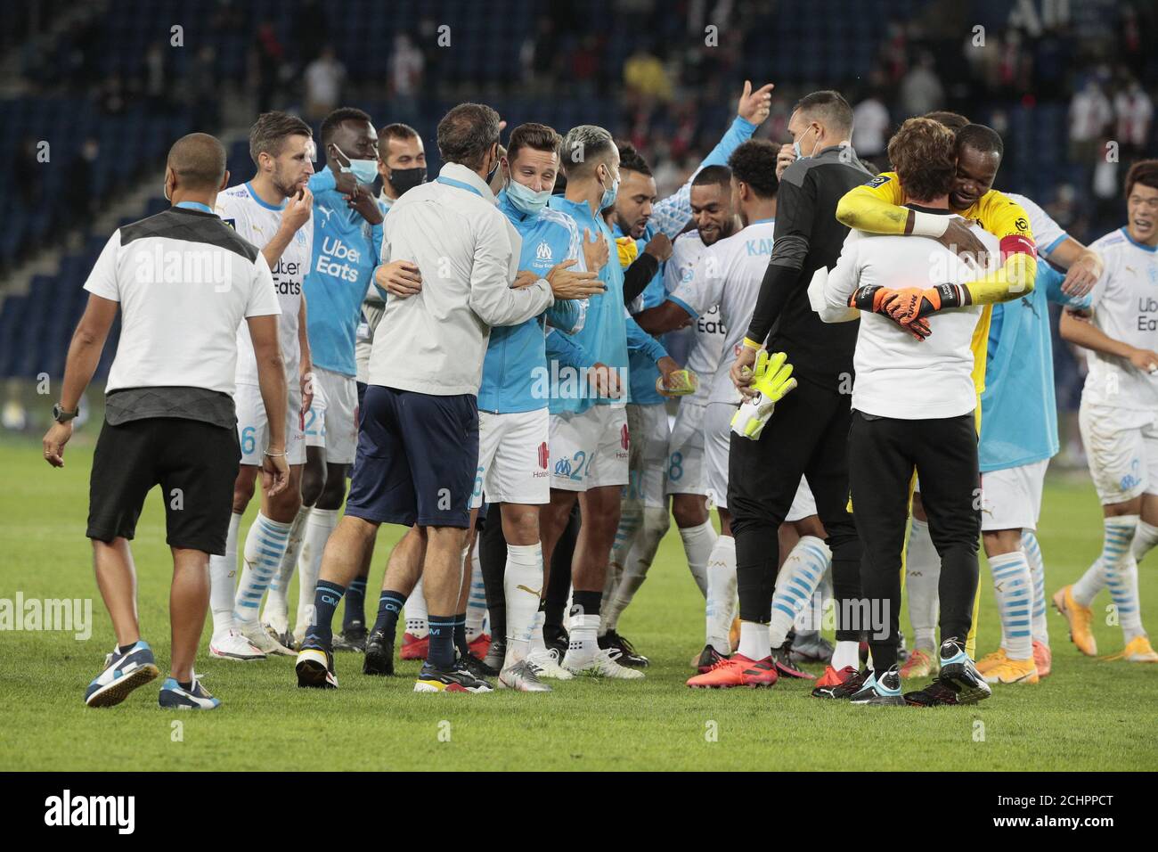 OM gewann das Spiel, Feier und Glückwünsche ein Ende, Andre VILLAS-BOAS (Olympique de Marseille) in den Armen von Steve MANDANDA (Olympique de Marseille Stockfoto