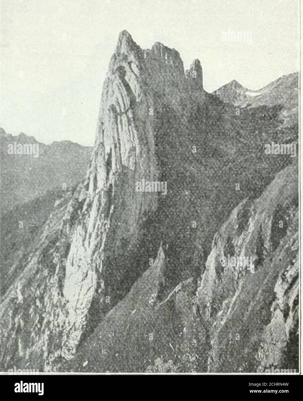 . Dictionnaire géographique de la Suisse; publié sous les Auspizenz de la Société neuchâteloise de géographie, et sous la direction de Charles knapp, Maurice Borel, cartographihe, et de V. Attinger, éditeur, avec des collaborateurs de tous les Cantons . t Glacier, leBlauschnee. Il est surtout alimenté par la neige qui sa-moncelle au-dessous du sommet du Sântis, dans le cir-que N.-E., par les vents do.; il a quelques crevasses.Les surfaces horizontales du sommet sont libres de neige.Le Grosse Schnee dans langle S.-E. de la croix formée parles arêtes aboutissant au sommet, est un névé permanentsans Stockfoto