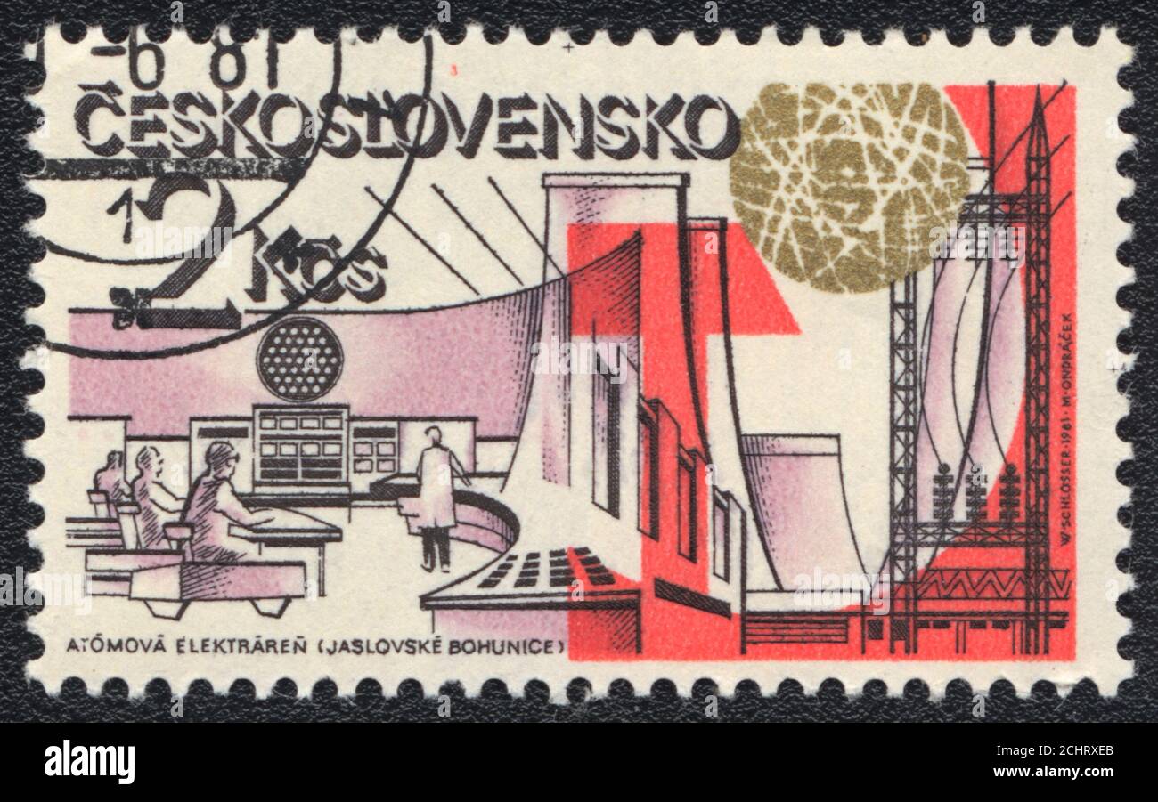 Eine in der Tschechoslowakei gedruckte Briefmarke zeigt das Kernkraftwerk Bohunice, um 1981 Stockfoto