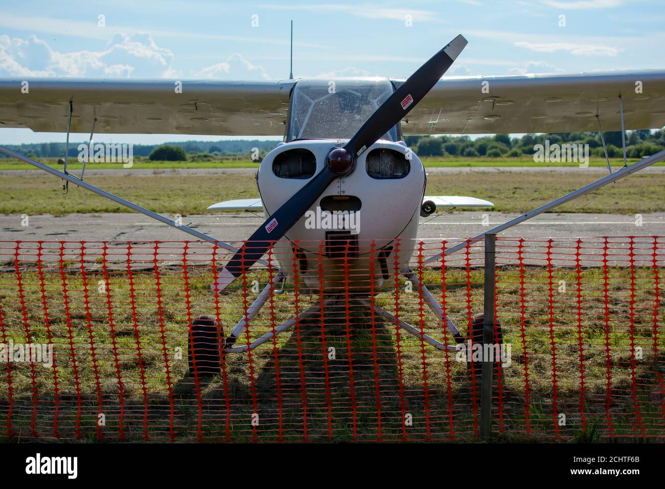 Niedliches Gesicht des Aeronca 7AC Champion Flugzeugs bei Spilves Aviation Festivalausstellung Stockfoto