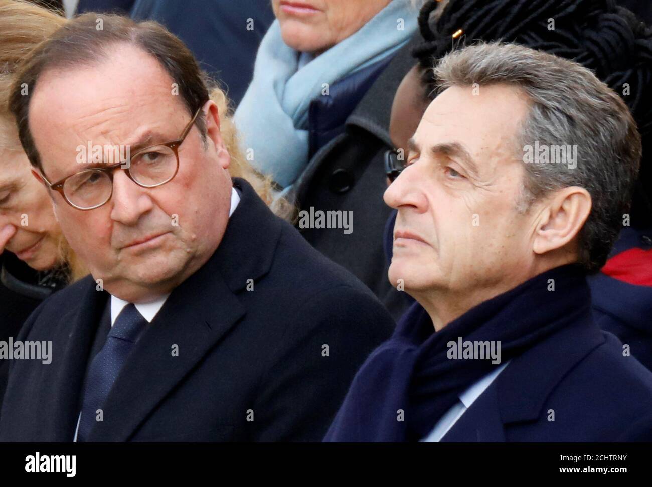 Die ehemaligen französischen Präsidenten Francois Hollande und Nicolas  Sarkozy nehmen an einer nationalen Zeremonie für die dreizehn in Mali  getöteten französischen Soldaten im Hotel National des Invalides in Paris,  Frankreich, am 2.