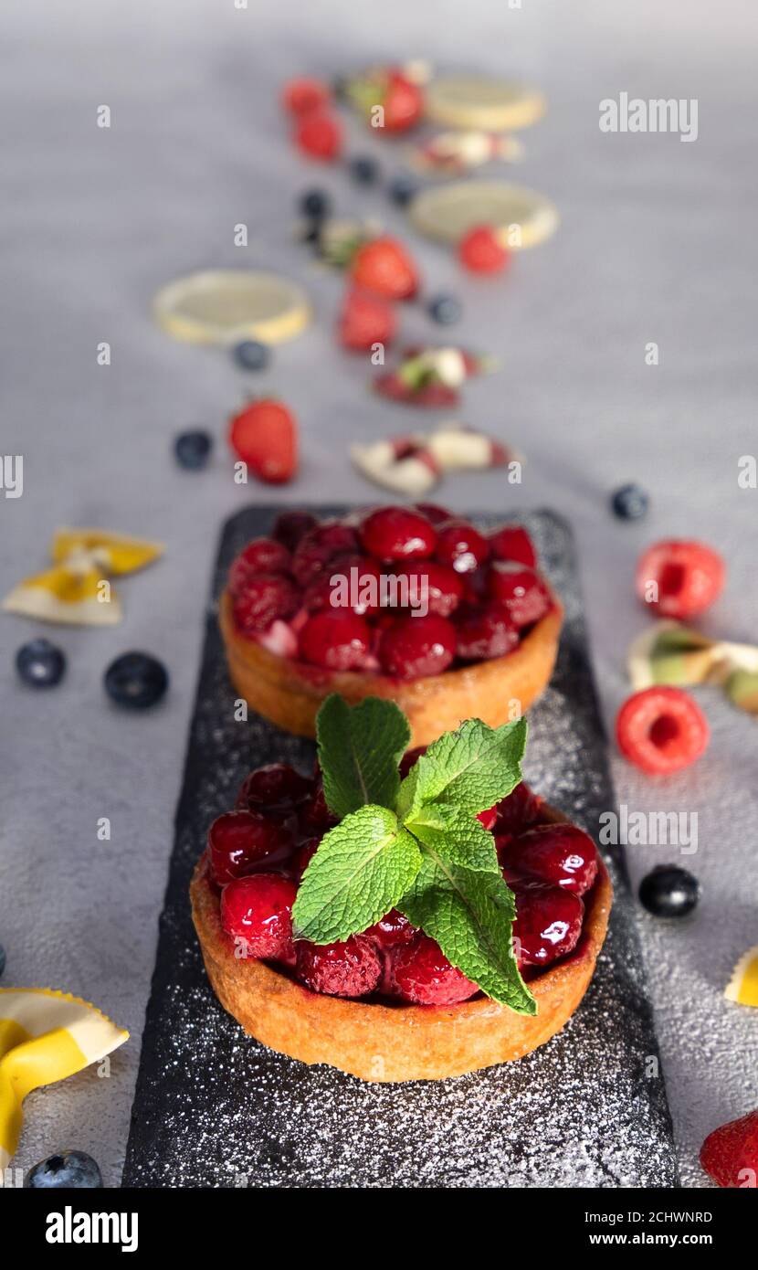 Erdbeere Mehr Stockfotos Und Bilder Kaufen Alamy
