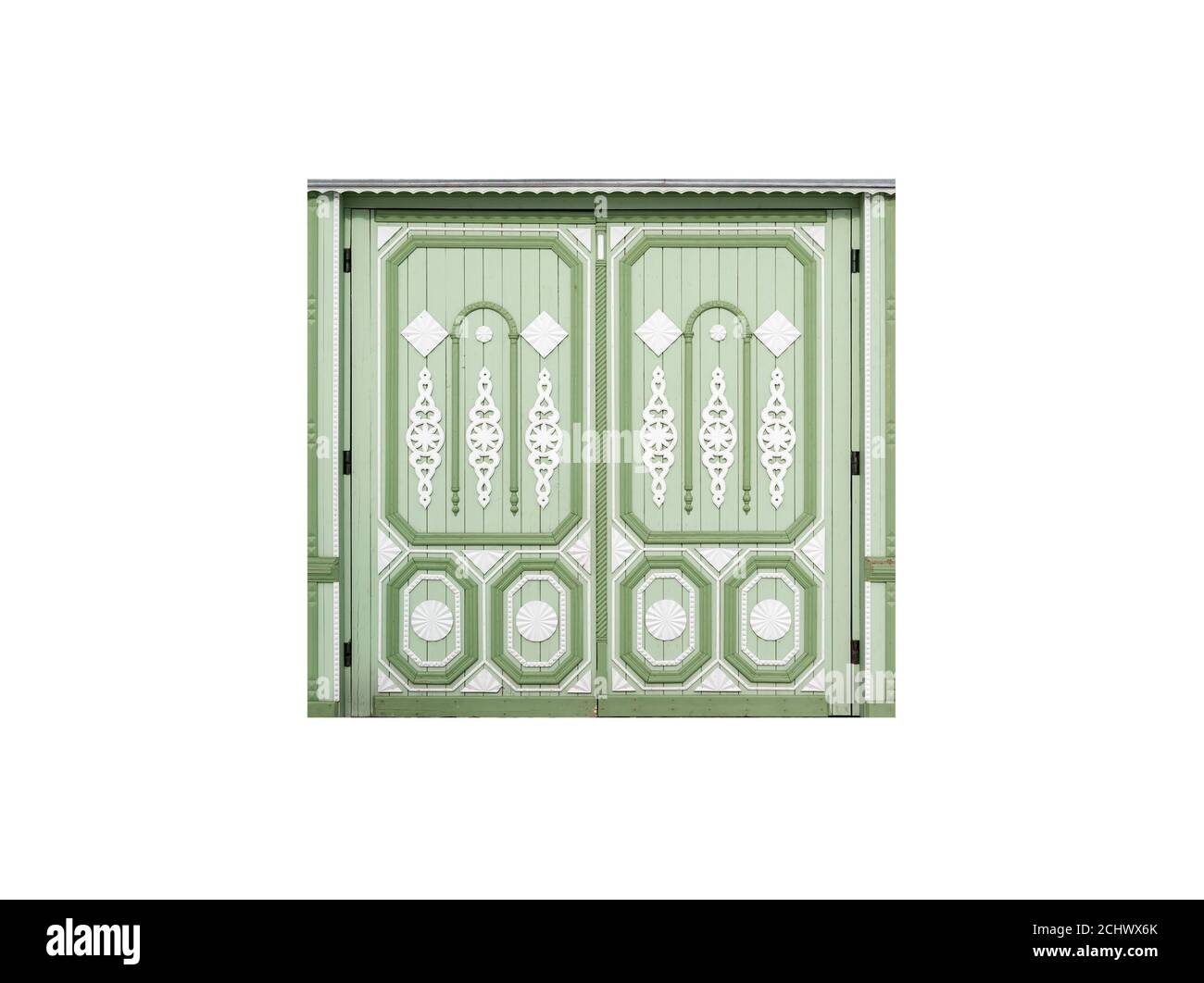 Geschnitzte alte hölzerne Tor isoliert auf weißem Hintergrund Stockfoto