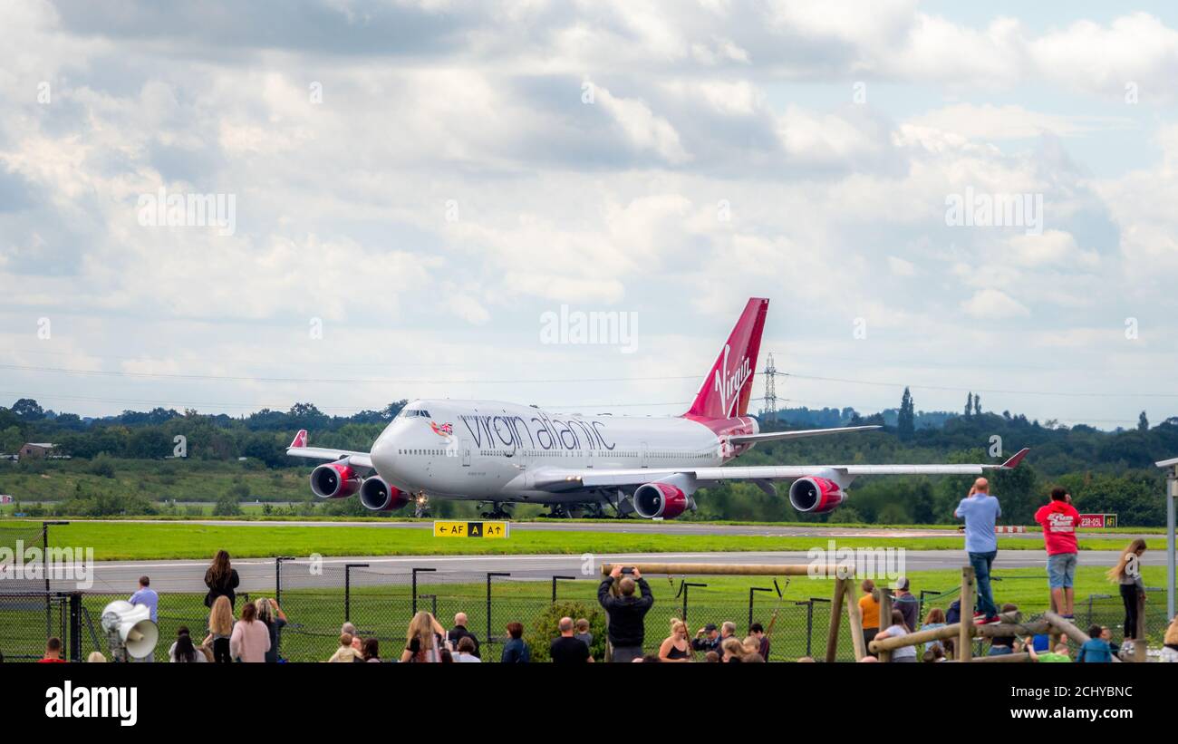 Der Rentenflug der Virgin Atlantics Boeing 747 - 400 Benannt Barbarella Abflug Manchester Flughafen in Richtung Heathrow Stockfoto