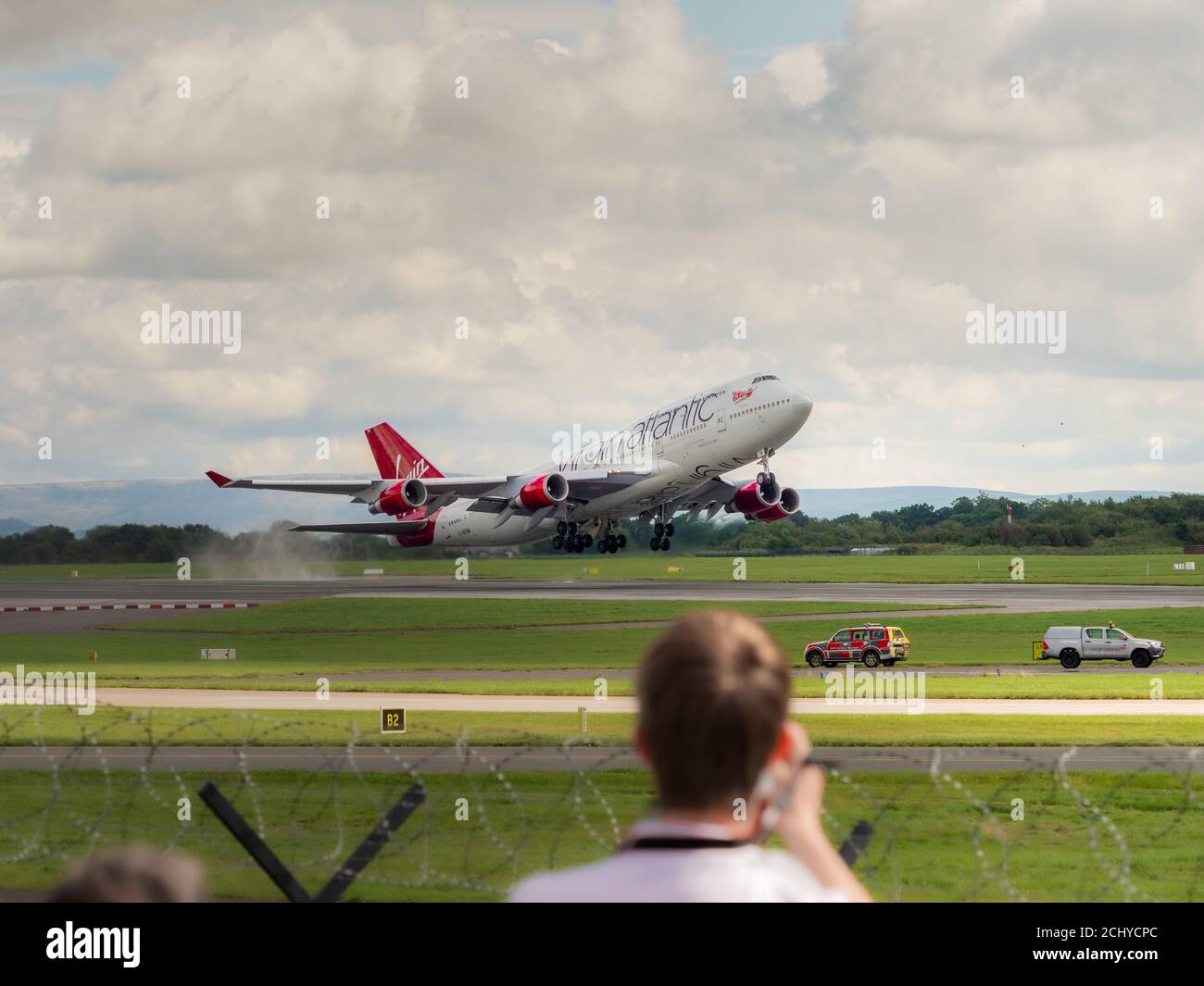 Der Rentenflug der Virgin Atlantics Boeing 747 - 400 Benannt Barbarella Abflug Manchester Flughafen in Richtung Heathrow Stockfoto