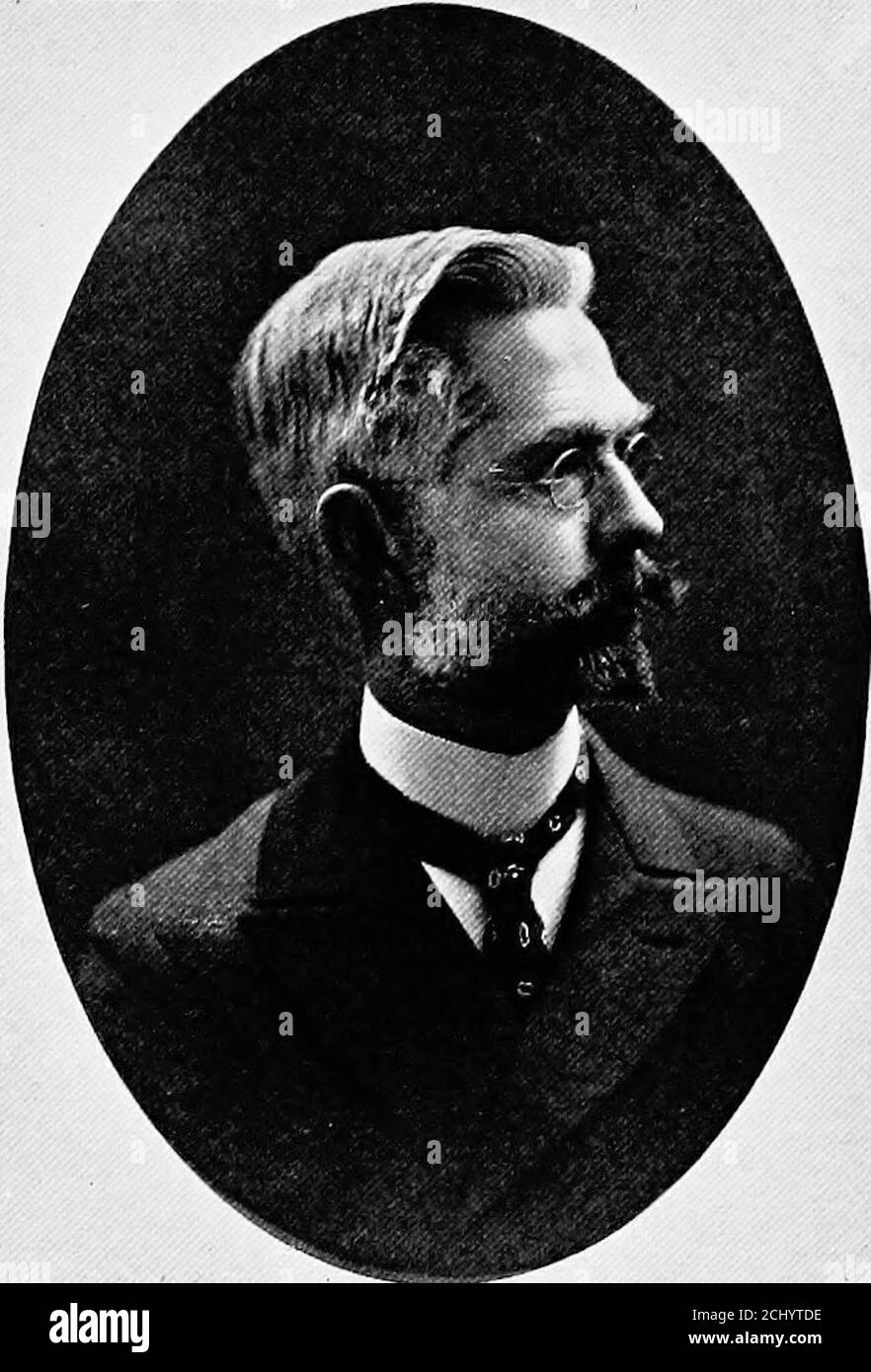 . Geschichte der University of Michigan . GEORGE VVASHINGlON PAIIERSI )N viele Jahre. Am 2. Juli 1890 wurde er verheiratet Merib Susan Rowley (a.B. 1890), von Adrian, Michi- FREDERICK CHARLES NEWCOMBE wurde am 11. Mai 1858 in Flint, Michigan, als Sohn von Thomas und Eliza (Gayton) Newcombe geboren. Hisparents kamen 1849 aus England in dieses Land. FREDERICK CHARLES NEWCOMBE beide abstammen von Grundbesitzern und Farmersofen Devonshire. Seine frühe Ausbildung wurde in den öffentlichen Schulen von Flint. Von 18S0 bis 18S7lehrte er in der Michigan School for the Deaf atFlint. In 1SS7 trat er in die Universität von Stockfoto