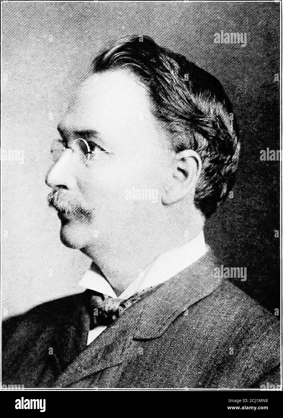 . Geschichte der University of Michigan . lMarch, 1905, als er zurücktrat, um den Vorsitz der materia Medica in University College, London zu akzeptieren.Er ist Mitglied der Association of AmericanPhysicians, der American Physiological Society, undder American Therapeutic Society. LR 1S99 veröffentlichte ein Lehrbuch der Pharmakologie und Thera-Peutik, die zu einer vierten Ausgabe im Jahr 1906 übergeben.Er wurde am 21. Juli, r896, mit Sarah Firbank verheiratet, und sie haben eine Tochter, Helen Ogilvie. MAURICE PATTERSON HUNT wurde in Delaware Cointv, Ohio geboren, 28. Februar, 1S53, AKTHLR R. CUSHNV Cushny Familie, ursprünglich von Aberdeenshi Stockfoto