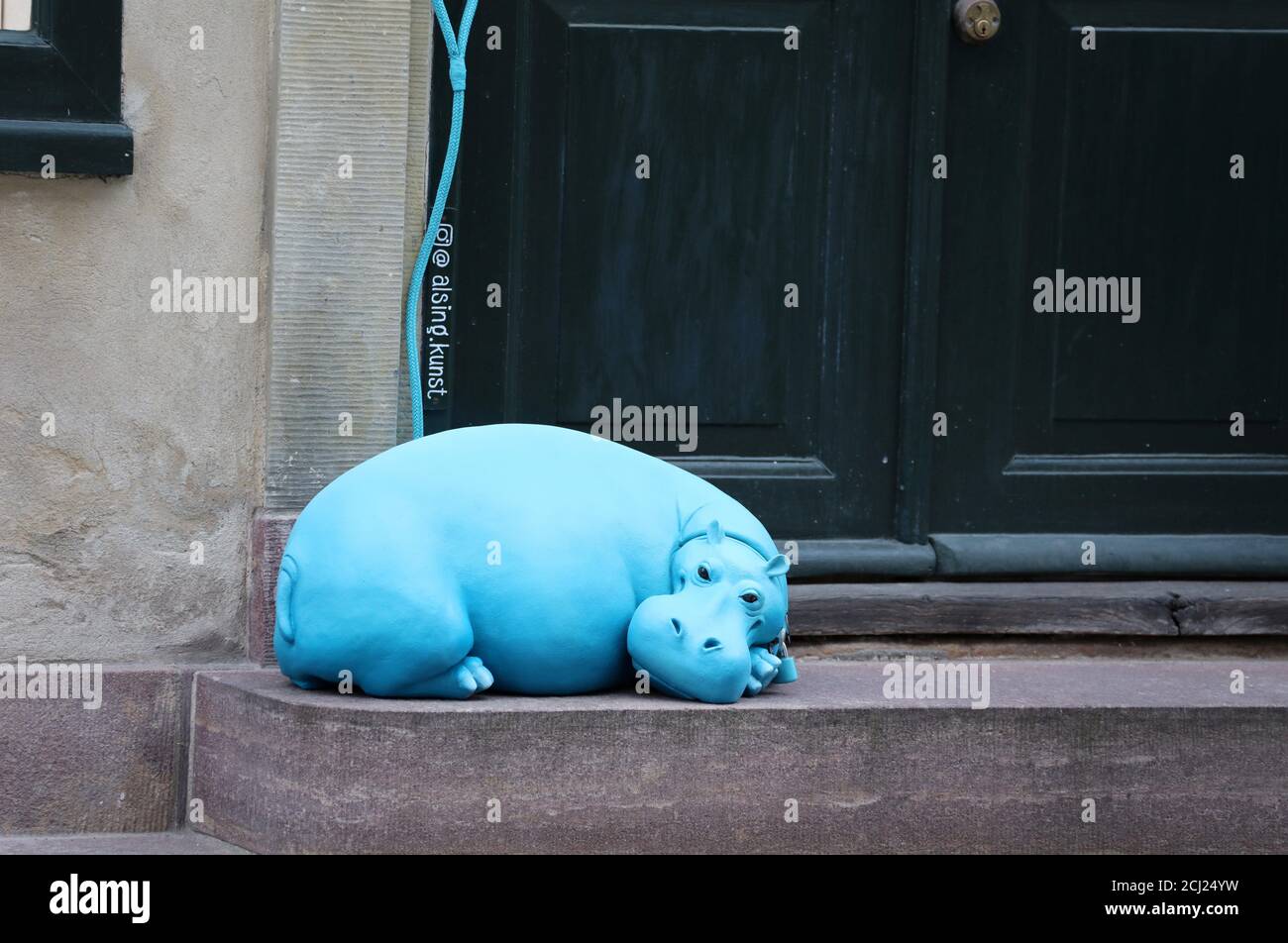 Blaues Nilpferd vor einer dänischen Kunstgalerie in Kopenhagen Stockfoto