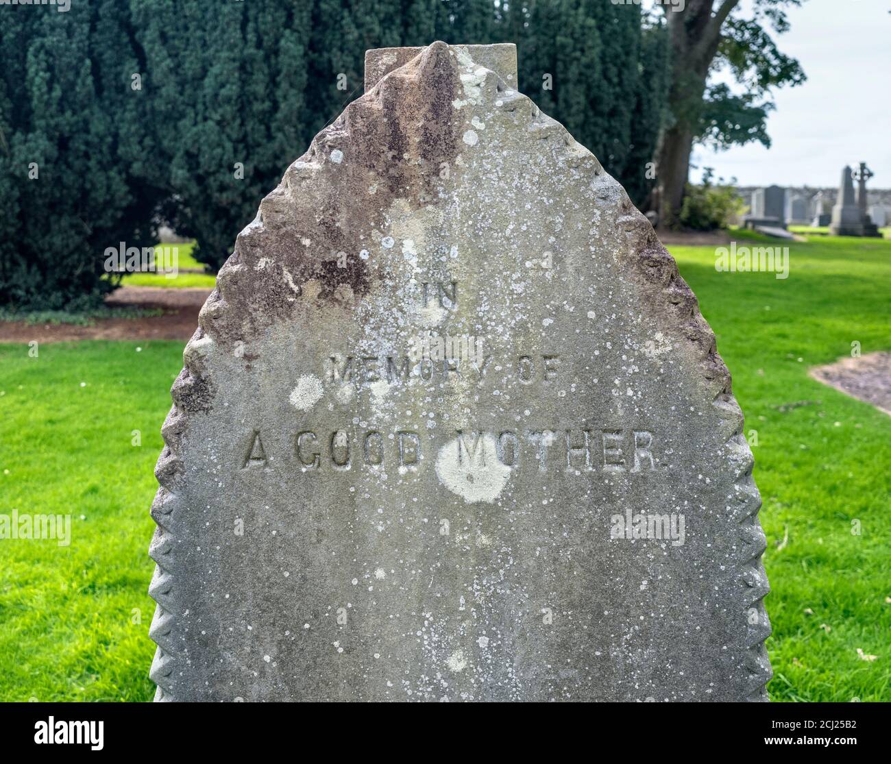 In Erinnerung an einen Grabstein der guten Mutter, Gladsmuir Old Parish Church, East Lothian, Schottland, Großbritannien. Stockfoto