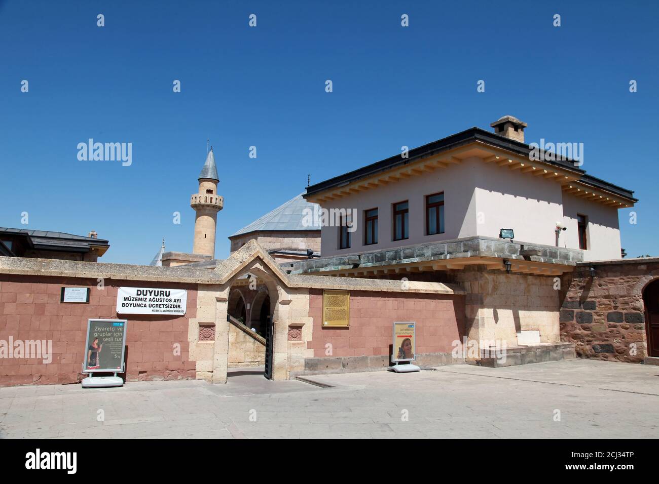 Berühmte Moschee von Haci Bektas Veli und Kultbereich in Nevsehir, Türkei. Haci Bektas ist der Gründer des Bektashi-Ordens, der im 14. Jahrhundert lebte. Stockfoto