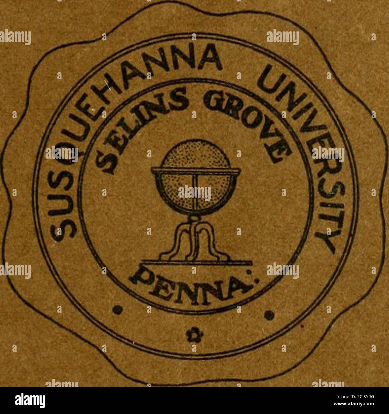 . Susquehanna University Bulletin (1921-1929) . 3 Klassischer Kurs 24 Konservatorium für Musik 86 Kursberater 18 Lehrgang für Bildung 28 Lehrgang für Allgemeine Wissenschaften 31 Lehrgänge 42 Curse für Sozialwissenschaften 26 Debating Club 36 Ausgaben 104 außerschulische Aktivitäten 22 Fakultät 7-10 Fakultätsausschüsse 10 Fraternitäten 15 Allgemeine Vorschriften 19 Graduierung und Diplome 105 Gruppe Buchstabe System 23 Horton Speisesaal . 96 Index der Kurse 42 Damen Hilfsstoff 6 Wäscherei 106 Liste der Absolventen-1926 108 Liste der Studenten HO Standort 12 .Natural Science Club 6 Herkunft und Geschichte 11 Fayment Stockfoto