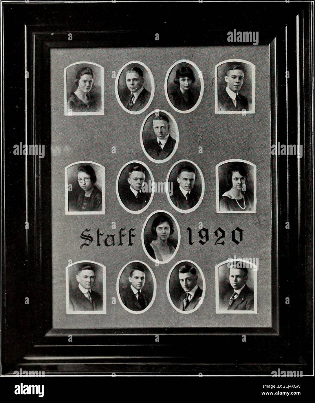 . Sargasso Neun Ralph HarrisAsst. Herausgeber Mildred Henley.//•/ Herausgeber Ralph NicholsonGeschäftsführerin Dorothy HeironimusAsst. Edit-or Ellen SiierrillAssst. Kalender Liditor Rich ri&gt; HoernerAssl. Zirkulationsmanager Donald R. KellumWerbung Mgr.. Carolyn BradleyAsst. Art Editor Robert L. GlassManaging Editor Paul K. EdwardsCirculation Mgr. John G. BakerChefredakteur Lova PearsonAsst. Herausgeber Howard S. MillsAthletic Editor Russell M. DavisCalendar Editor Stockfoto