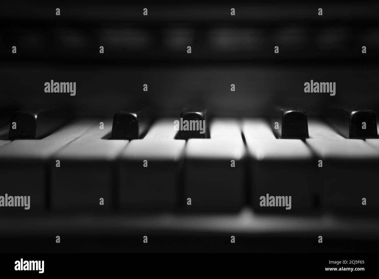 Nahaufnahme Graustufenaufnahme der Klaviertasten Stockfoto