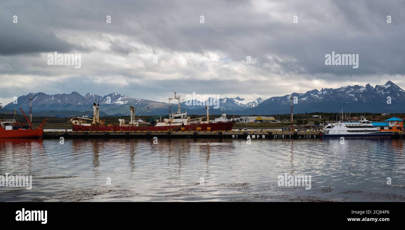Der Hafen von Ushuaia ist der weltweit wichtigste Ausgangshafen für touristische und wissenschaftliche Expeditionen zur Antarktischen Halbinsel, Argentinien und Südamerika Stockfoto