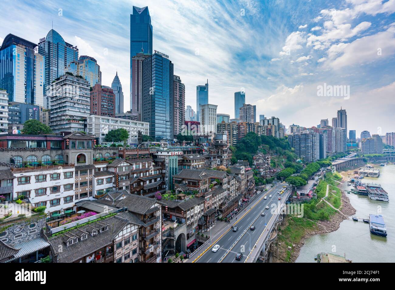 Blick auf die Hongya Höhle und das Stadtzentrum von Chongqing Stockfoto
