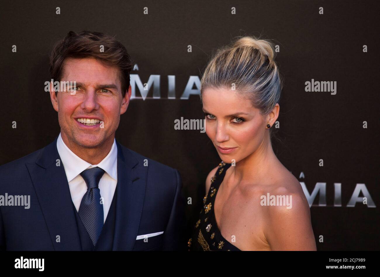 Schauspieler Tom Cruise und Schauspielerin Annabelle Wallis stellen, da sie  ihren neuesten Film "Die Mumie" in Madrid, Spanien, 29. Mai 2017 fördern.  REUTERS/Sergio Perez Stockfotografie - Alamy
