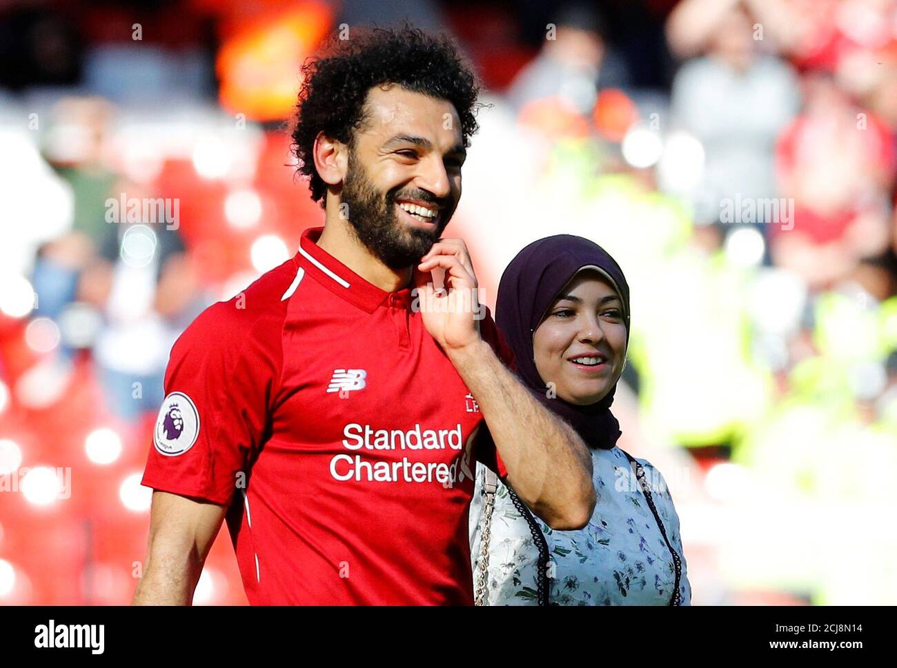 Liverpools Mohamed Salah Mit Frau Sterndeuter Nach Der Premier League Match In Liverpool Liverpool Stockfotografie Alamy