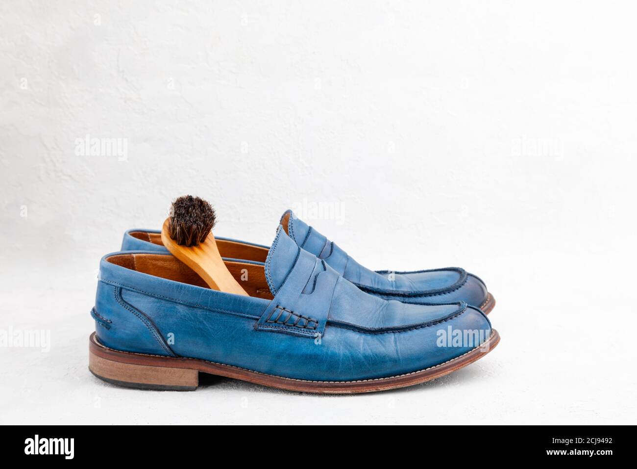 Paar schöne Leder blau ausrangierte Stiefel mit Schnürsenkeln Stockfoto