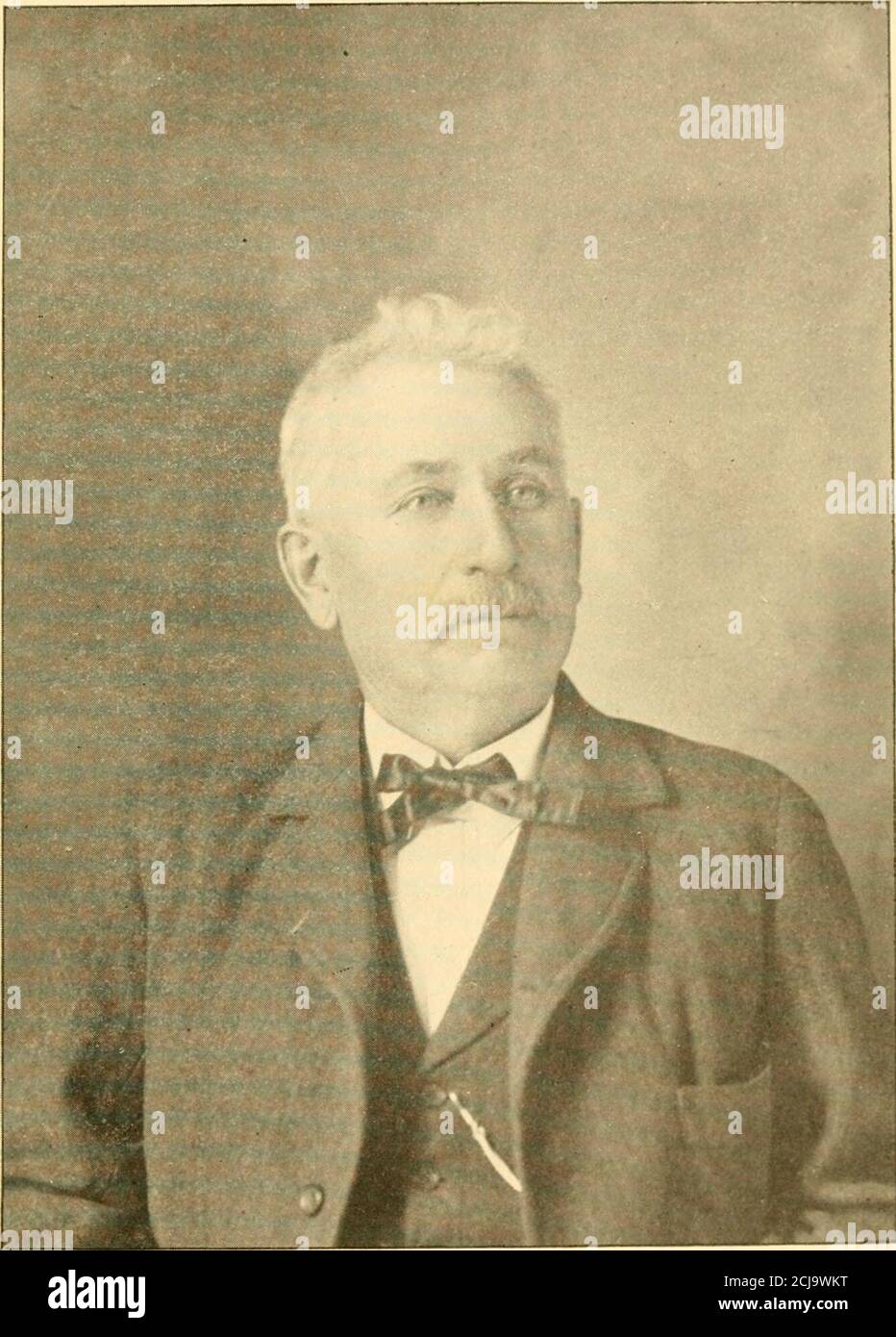 . Bull Run to Bull Run; oder, vier Jahre in der Armee des nördlichen Virginia. Mit einem detaillierten Bericht über die Karriere und Abenteuer der Baylor Light Horse, Company B., Twelfth Virginia Cavalry, C. S. A., mit Blättern aus meinem Schrott-Buch . ebrigades, und in seiner großen Eile zu entfliehen, seine Phantasie schuf Absichten und verkörperte Formen der Dinge unbekannt ihm. Die Geschütze wurden leicht verletzt, und ein großer Besitz, bestehend aus Geschützen, Munition, Kleidung, Futter, 175 bis 200 Fässern Speck und anderen wertvollen Vorräten, floss uns in die Hände. Die guten Leute von Winchester lagen in thei Stockfoto