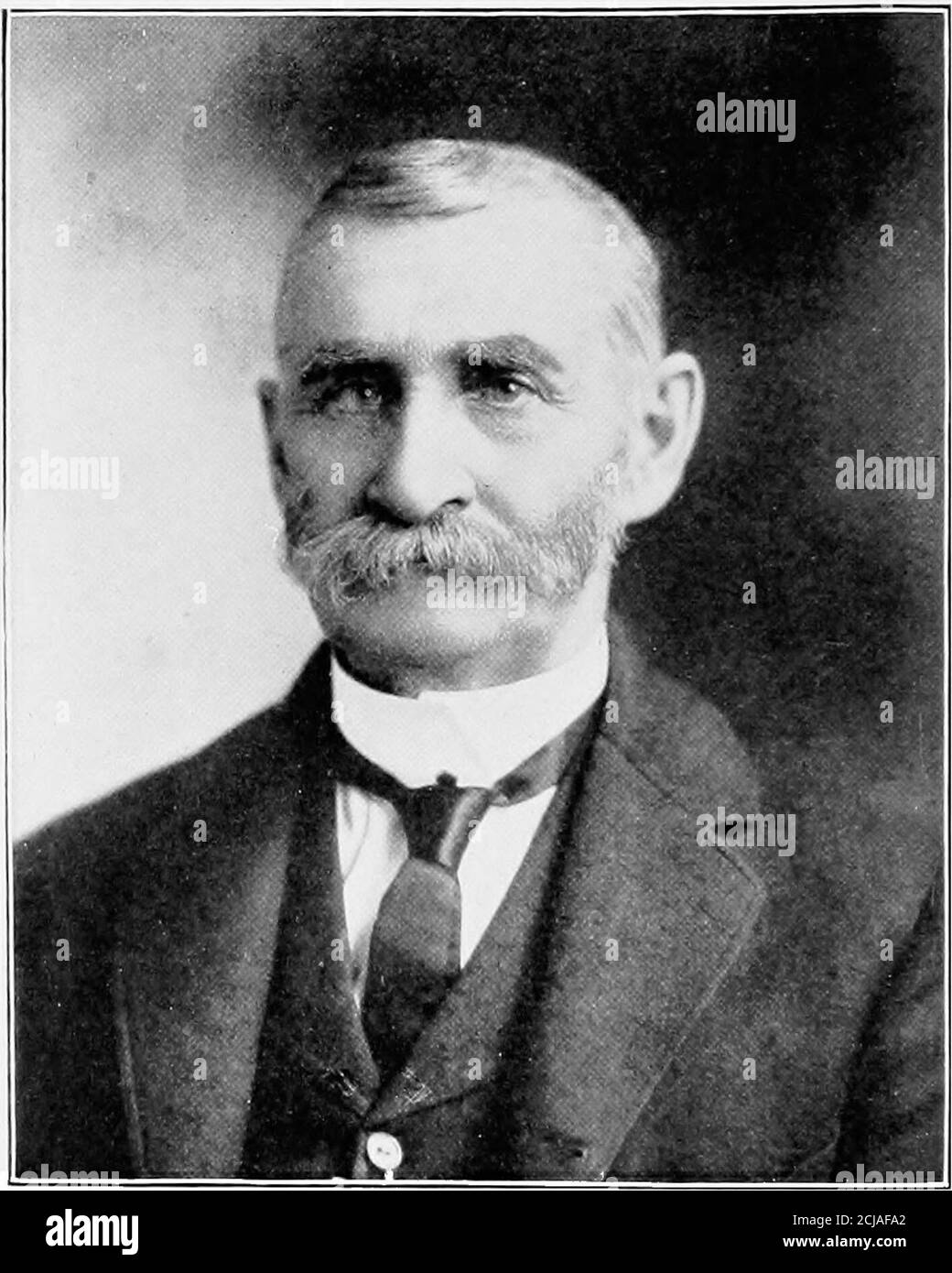 . Geschichte des Zwölften Regiments, Rhode Island Freiwillige, im Bürgerkrieg, 1862-1863 . tQuartermaster Sergej. Pardon E. TillinghastCapt. Oscar LaphamErastus RichardsonJoseph W. Grant, in uniformIsland State Miliz.aus einem aktuellen BildEdwin H. TiUey . Gegenseite 223 « 225 281 237 261 « 279 als Kapitän von Rhode 291 3 347 Camp Stevens, Providence, R. I. Karte des Schlachtfeldes von Fredericksburg Überquerung des Flusses in Pontoons . . Lage der oberen Pontoon Brücken fast oppositeLacy House ....... Water Street, Blick nach Norden, unsere Position am Morgen des 13. Dez. 1862 Steamboat Landing, Foot of Wa Stockfoto