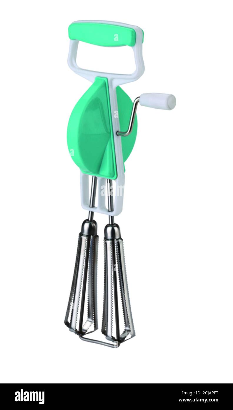 Der Koch beflüstert geschmolzene Schokolade in einer Rührschüssel aus Edelstahl mit einem alten Vintage-Drahtbesen aus nächster Nähe auf seine Hand, seinen Stabmixer, mixi, Hand Be Stockfoto