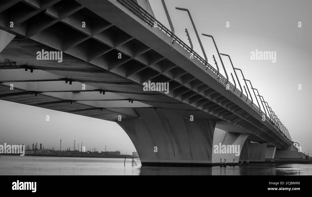 Scheich Zayed Brücke am Morgen, Abu Dhabi, Naher Osten, Vereinigte Arabische Emirate. Stockfoto