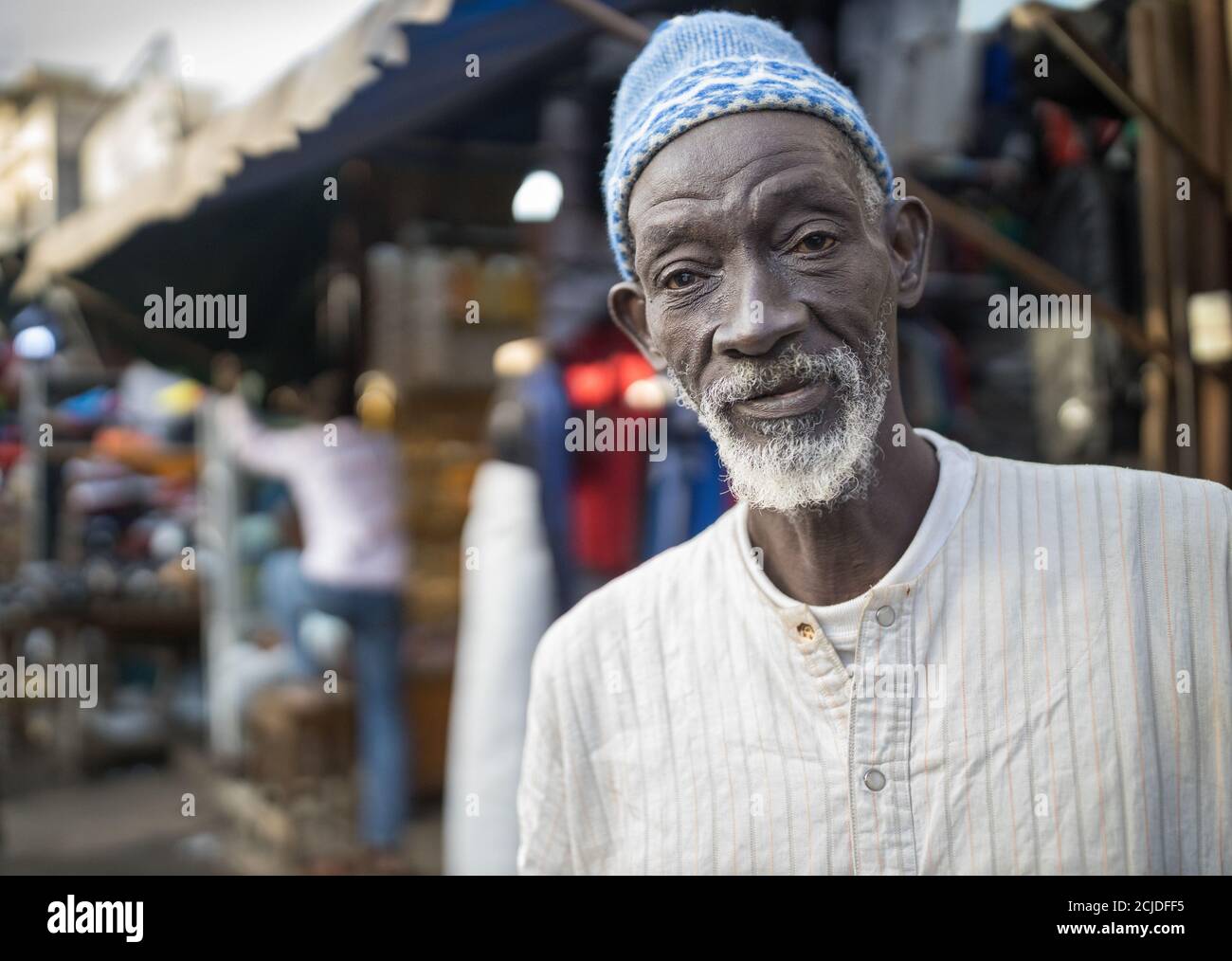 Ein Mann in Marché Sandaga, Dakar, Senegal Stockfoto