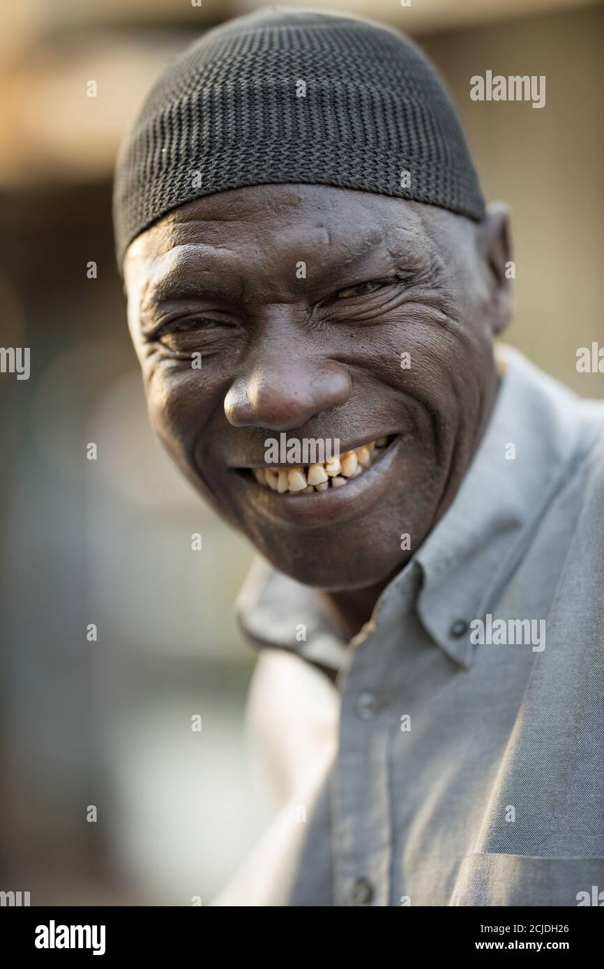 Ein Mann in Marché Sandaga, Dakar, Senegal Stockfoto
