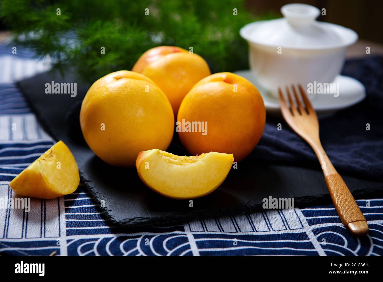 Gelber Pfirsich trinken Ernährung Nachmittagstee Stockfoto