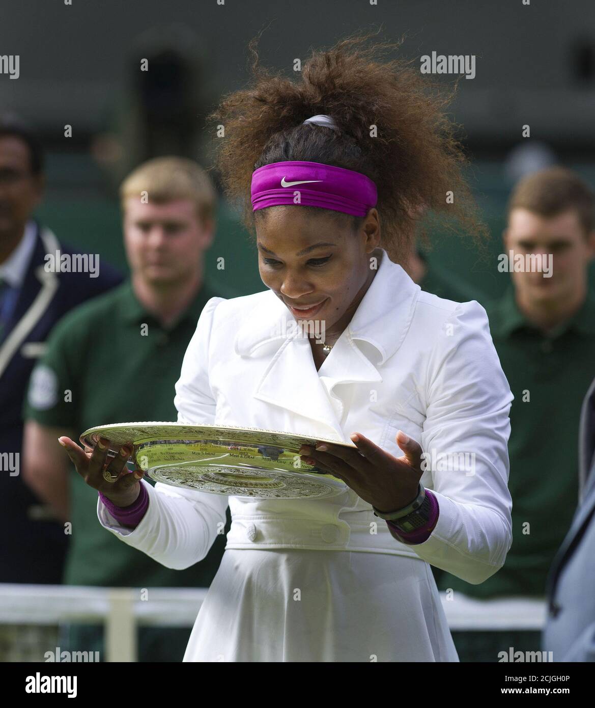 Serena Williams feiert den Gewinn des Wimbledon Ladies Final Wimbledon Tennis Championships, London 30/6/2012 PIC CREDIT : © MARK PAIN/ ALAMY Stockfoto