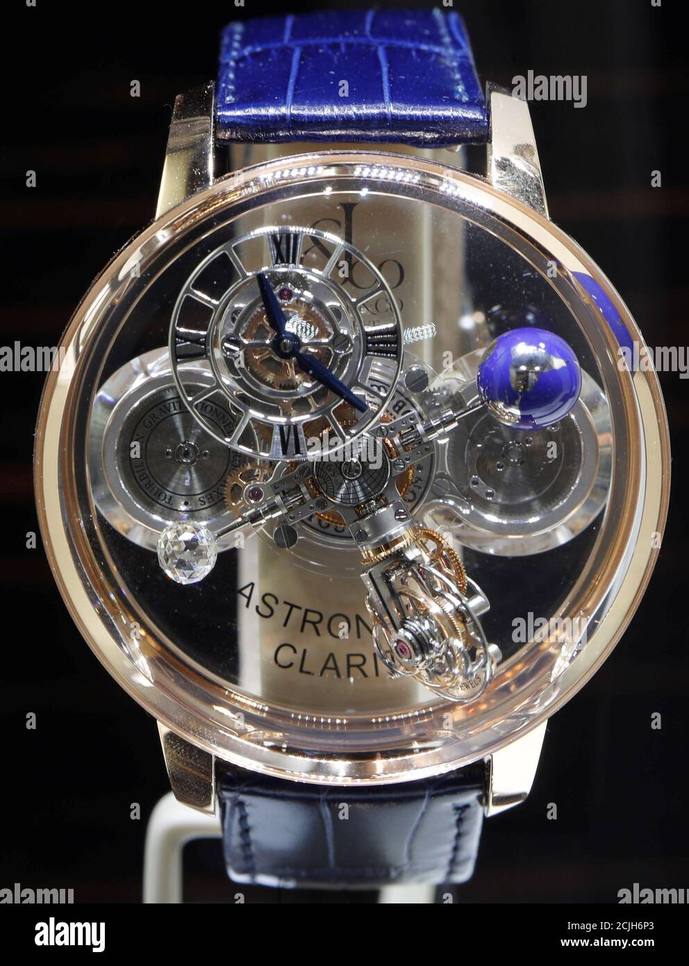 Eine Astronomia Clarity Uhr des Schweizer Herstellers Jacob & Co. Wird auf  der Baselworld Uhren- und Schmuckmesse in Basel, Schweiz, am 21. März 2019  ausgestellt. REUTERS/Arnd Wiegmann Stockfotografie - Alamy