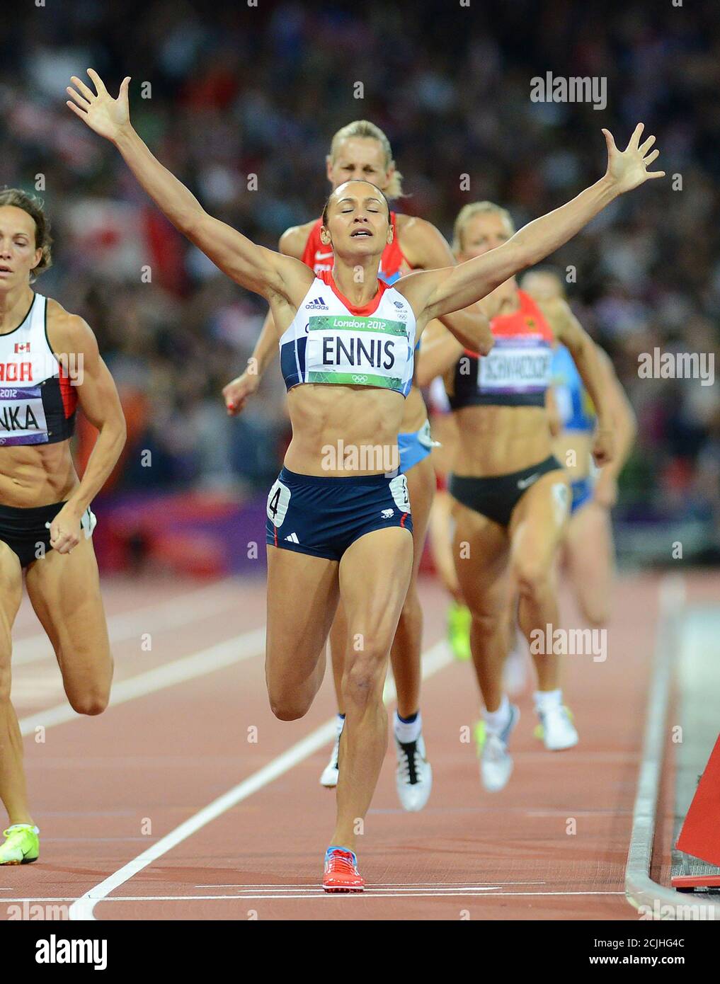 Jessica Ennis aus Großbritannien feiert den Gewinn der Goldmedaille bei den Frauen Heptathalon 2012 London Olympics Bildquelle : MARK PAIN / ALAMY Stockfoto