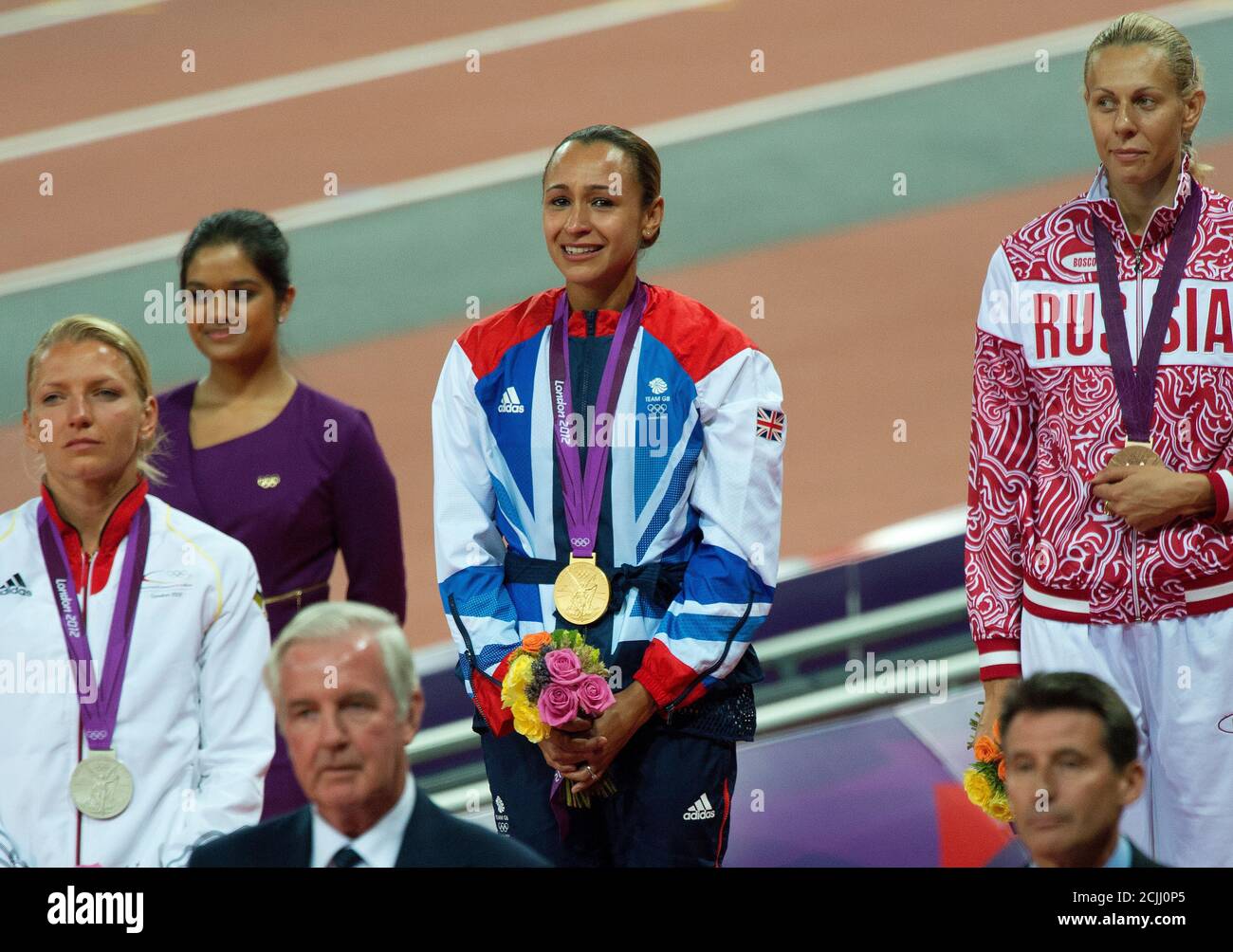 Jessica Ennis aus Großbritannien feiert den Gewinn der Goldmedaille in der Women's Heptathalon 2012 London Olympics Pic Credit : MARK PAIN / ALAMY Stockfoto