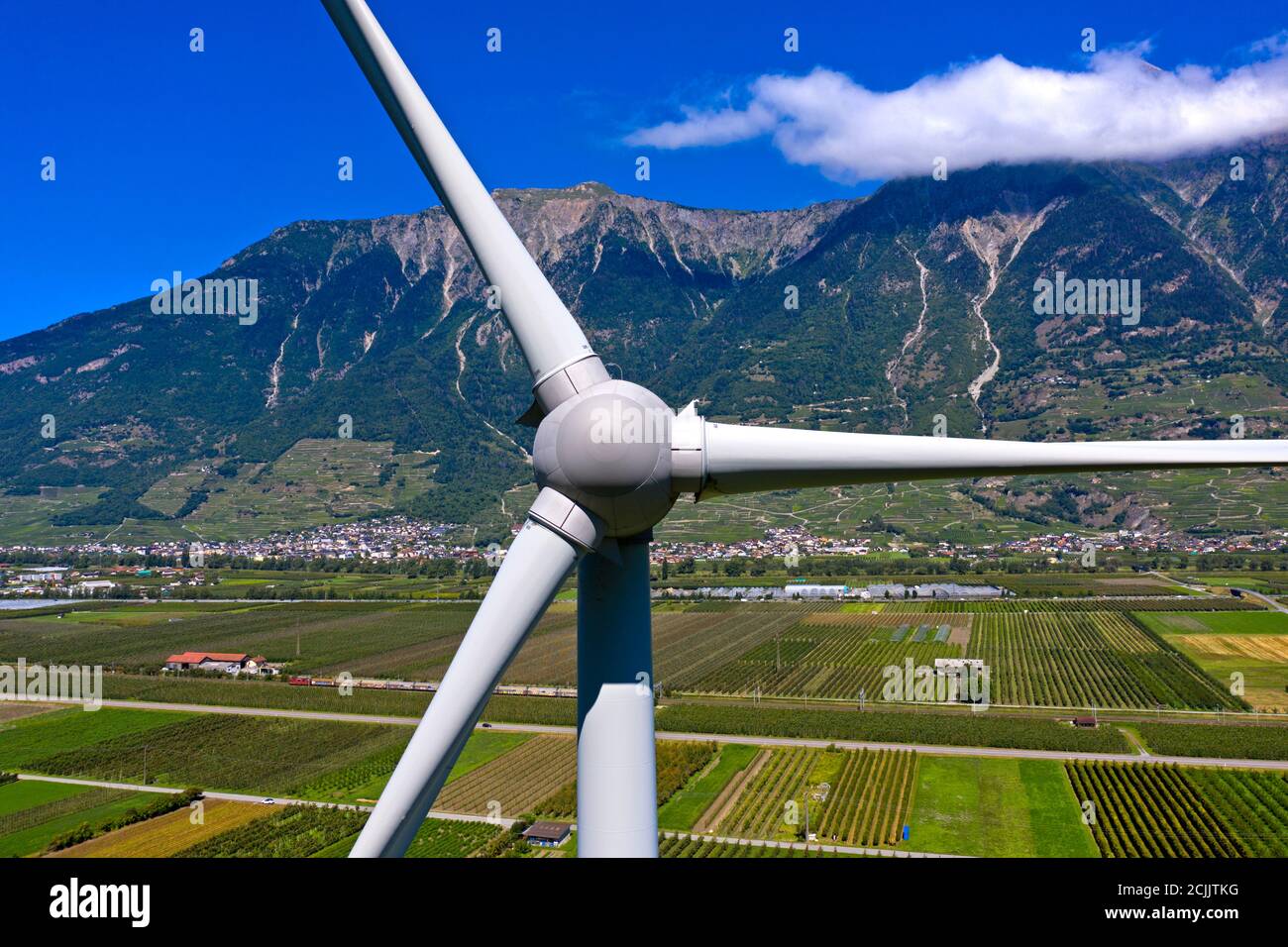 Windpark Adonis im Rhonetal, der grössten Windkraftanlage der Schweiz, Charrat, Wallis, Schweiz Stockfoto