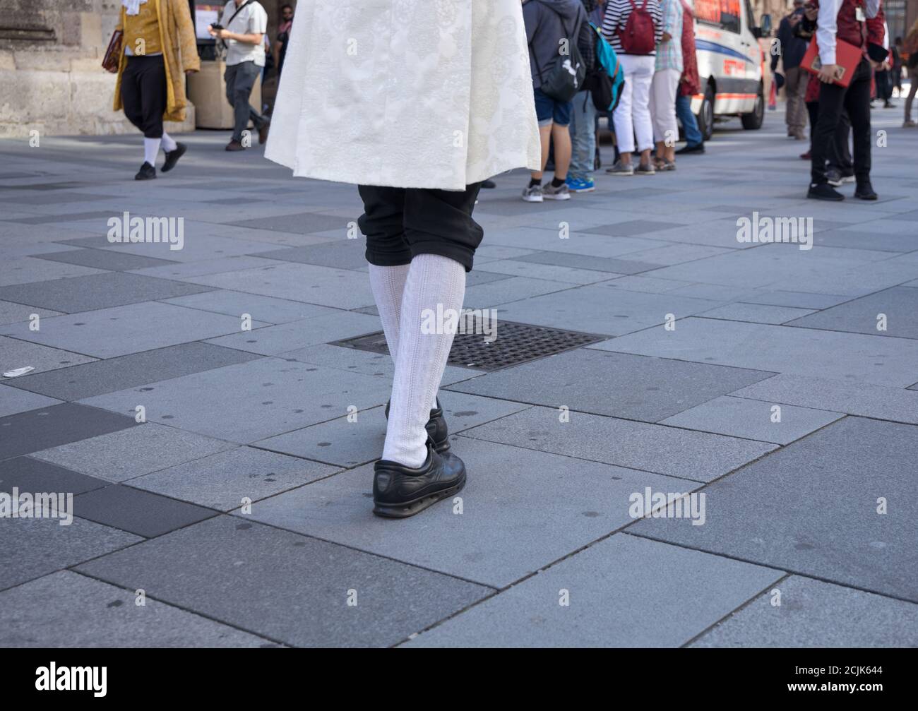 Ein Tourticket-Verkäufer in Kostüm aus dem 18. Jahrhundert am Stephansplatz, Wien, Österreich Stockfoto