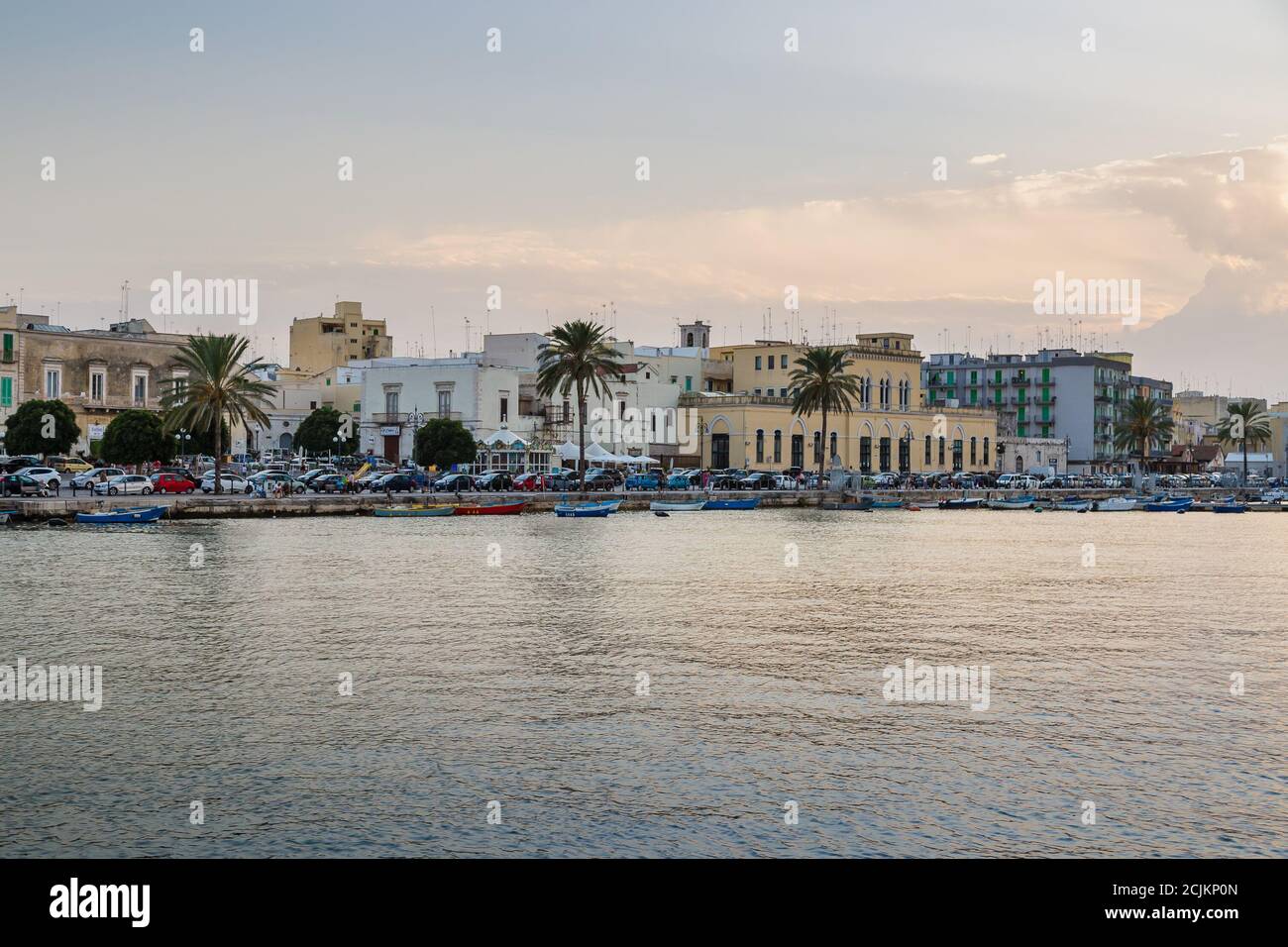 Sonnenuntergang auf dem Meer von ​​Molfetta Stockfoto