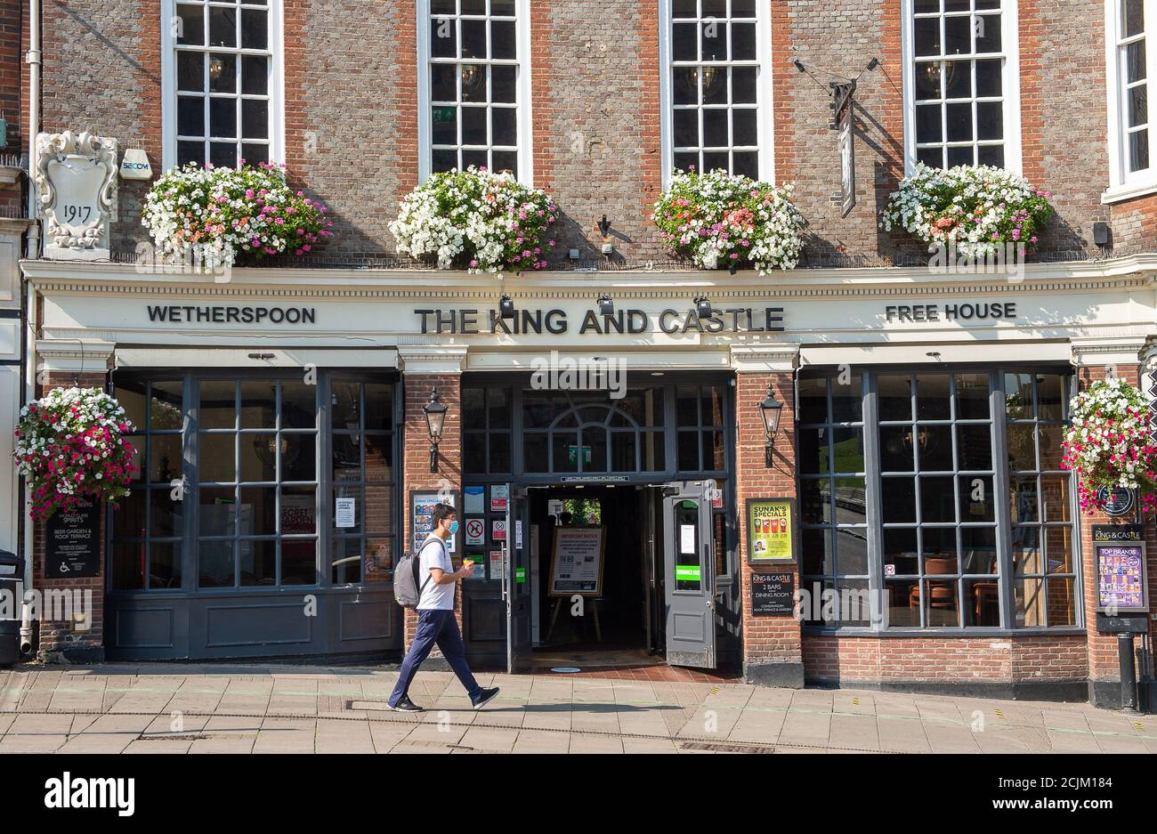 Windsor, Berkshire, Großbritannien. September 2020. Die JD Wetherspoon-Kette von Pubs haben berichtet, dass 61 Mitarbeiter haben positiv getestet Covid-19 seit dem 4. Juli 2020 in 861 Pubs in ganz Großbritannien. Quelle: Maureen McLean/Alamy Live News Stockfoto