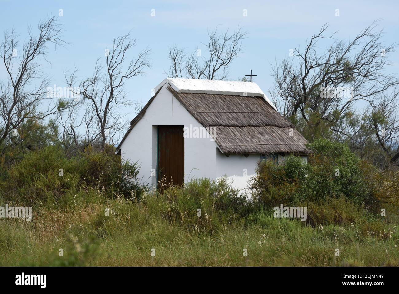 Traditionelle reetgedeckte Hütte bekannt als Guardian's Cabanon in der Camargue Region der Provence Frankreich Stockfoto