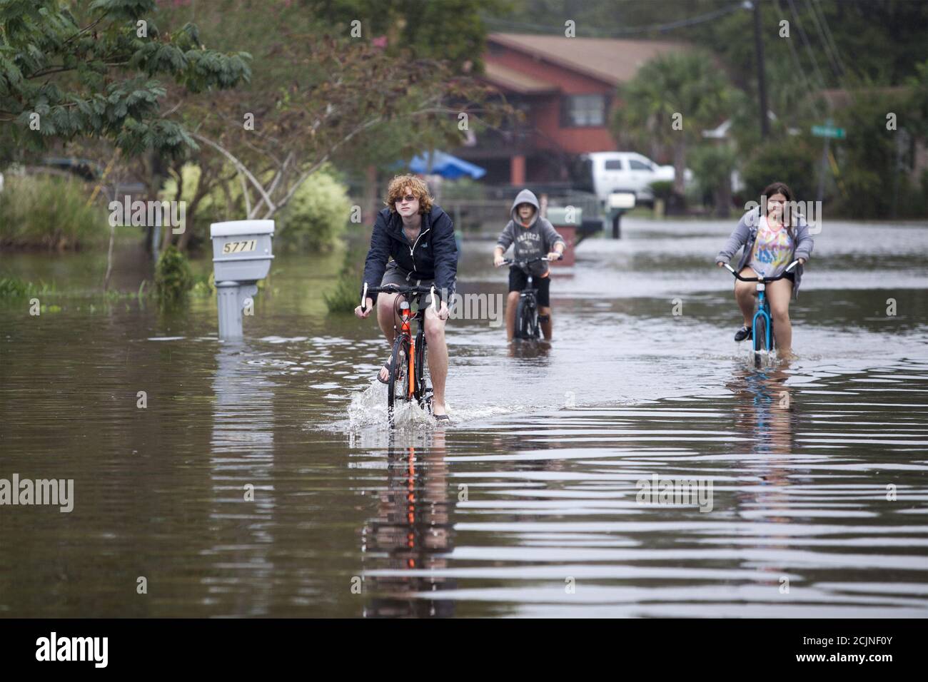 Reiten Durch Hochwasser Stockfotos Und Bilder Kaufen Alamy