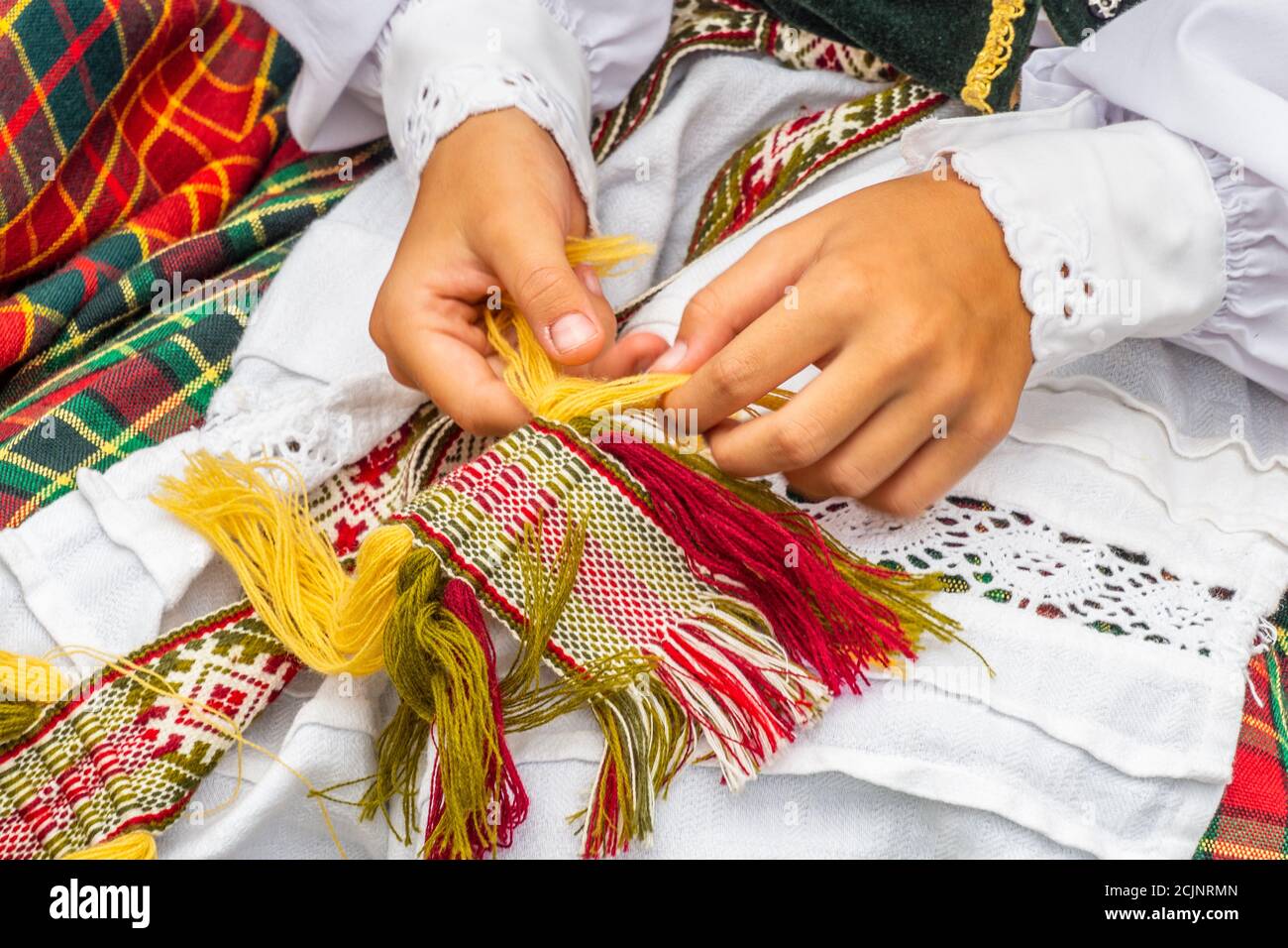 Litauische Nationalkleid Ornament. Mädchen in traditionellen Kleidern  Litauisch gekleidet Stockfotografie - Alamy