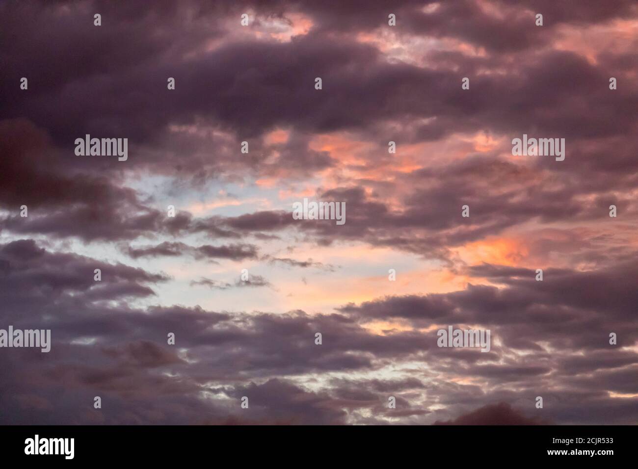 Wolkenbruch bei Sonnenuntergang, Wales, Großbritannien Stockfoto