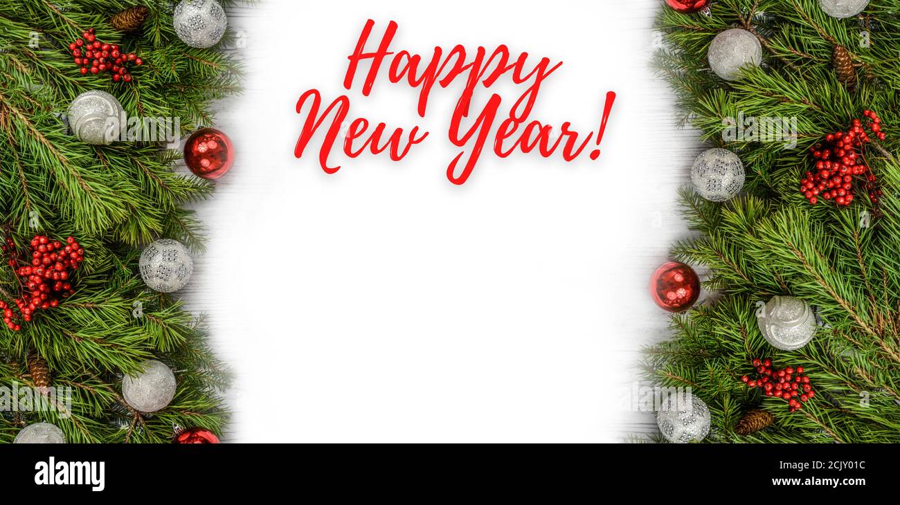 Weihnachten und Neujahr roten Hintergrund mit Gold Glitter Textur und Geschenke. Weihnachtskarte. Weihnachtsbanner. Stockfoto