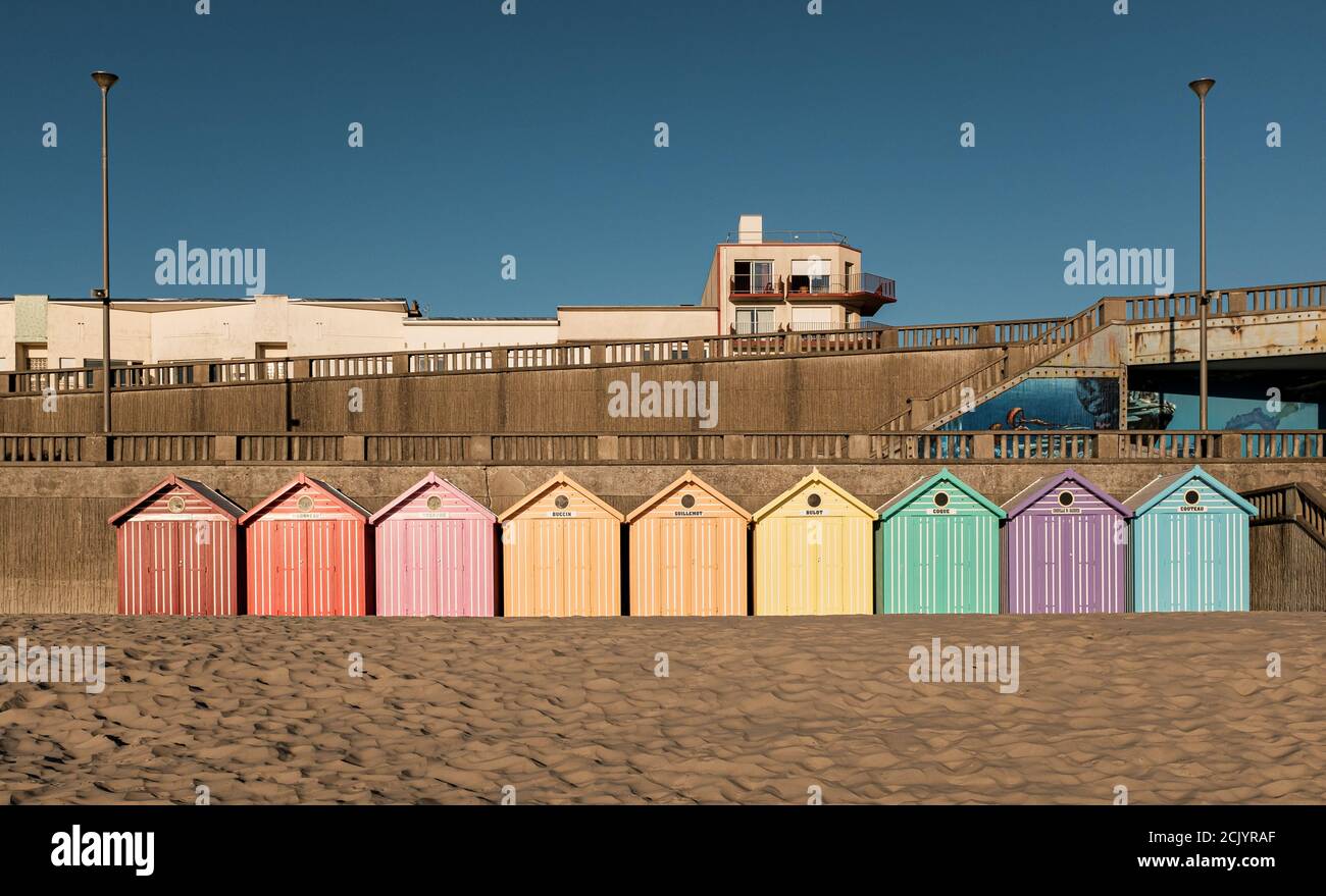 Vintage Strandhütten entlang des Ärmelkanals in Frankreich Stockfoto