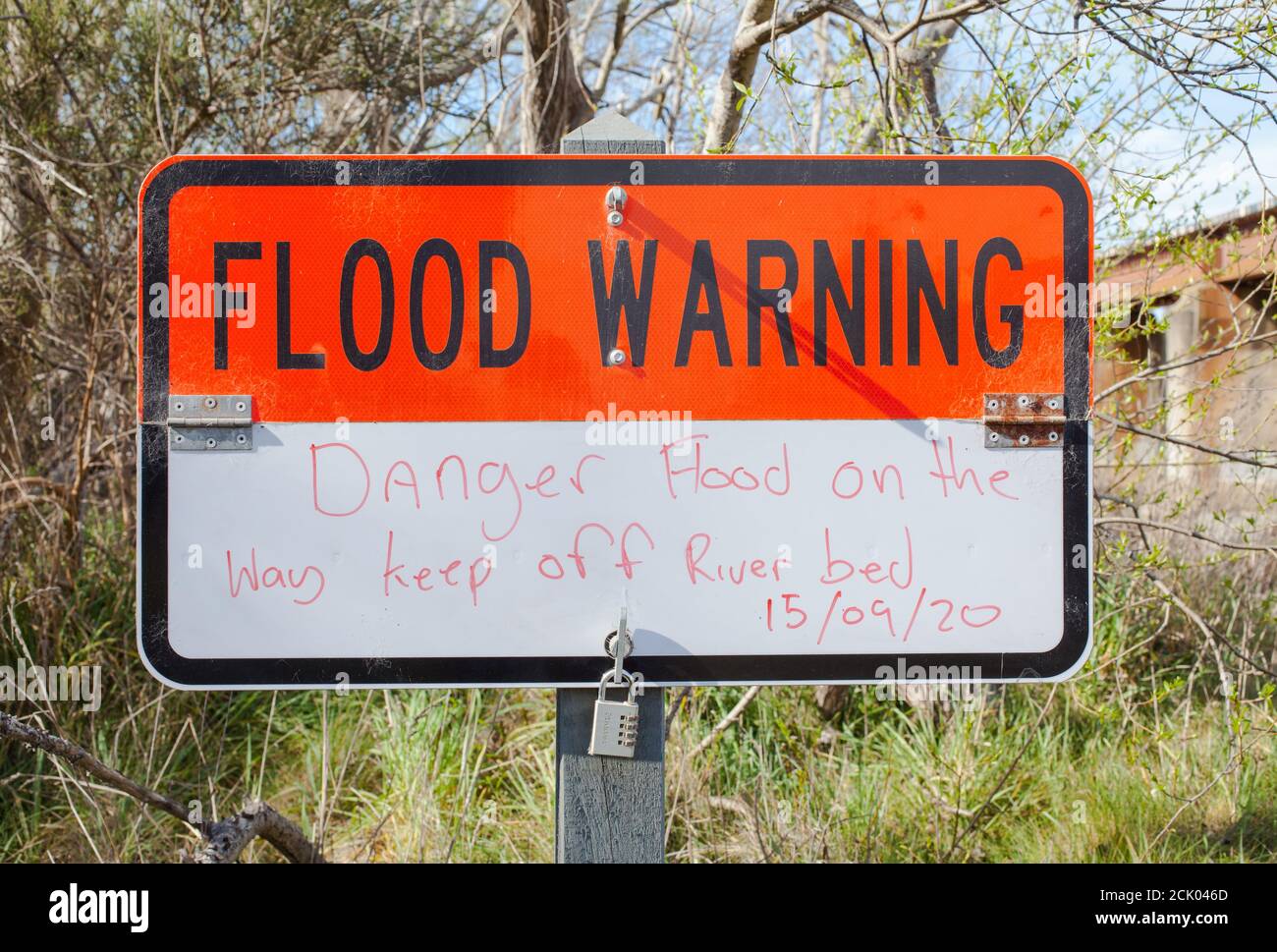 Neuseeland: Ikonische Kiwi-Sehenswürdigkeiten: Warnschilder und Einschränkungen. Stockfoto
