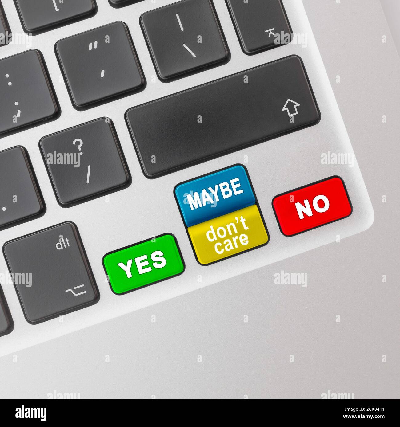 Computertastatur mit Tasten Ja, Nein, vielleicht und Keine Sorge Stockfoto