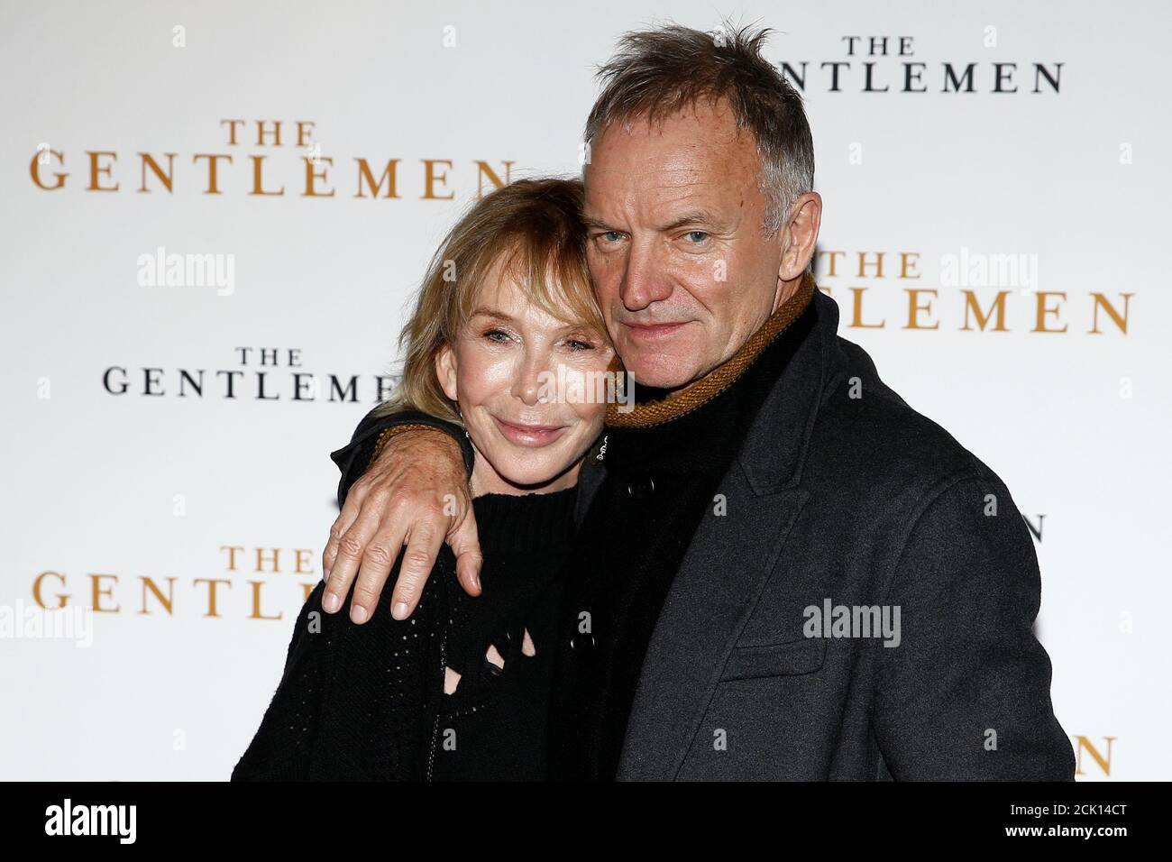 Sänger Sting und seine Frau Trudie Styler posieren, als sie am 3. Dezember 2019 zu einer Sondervorführung von 'The Gentlemen' in London, Großbritannien, eintreffen. REUTERS/Henry Nicholls Stockfoto