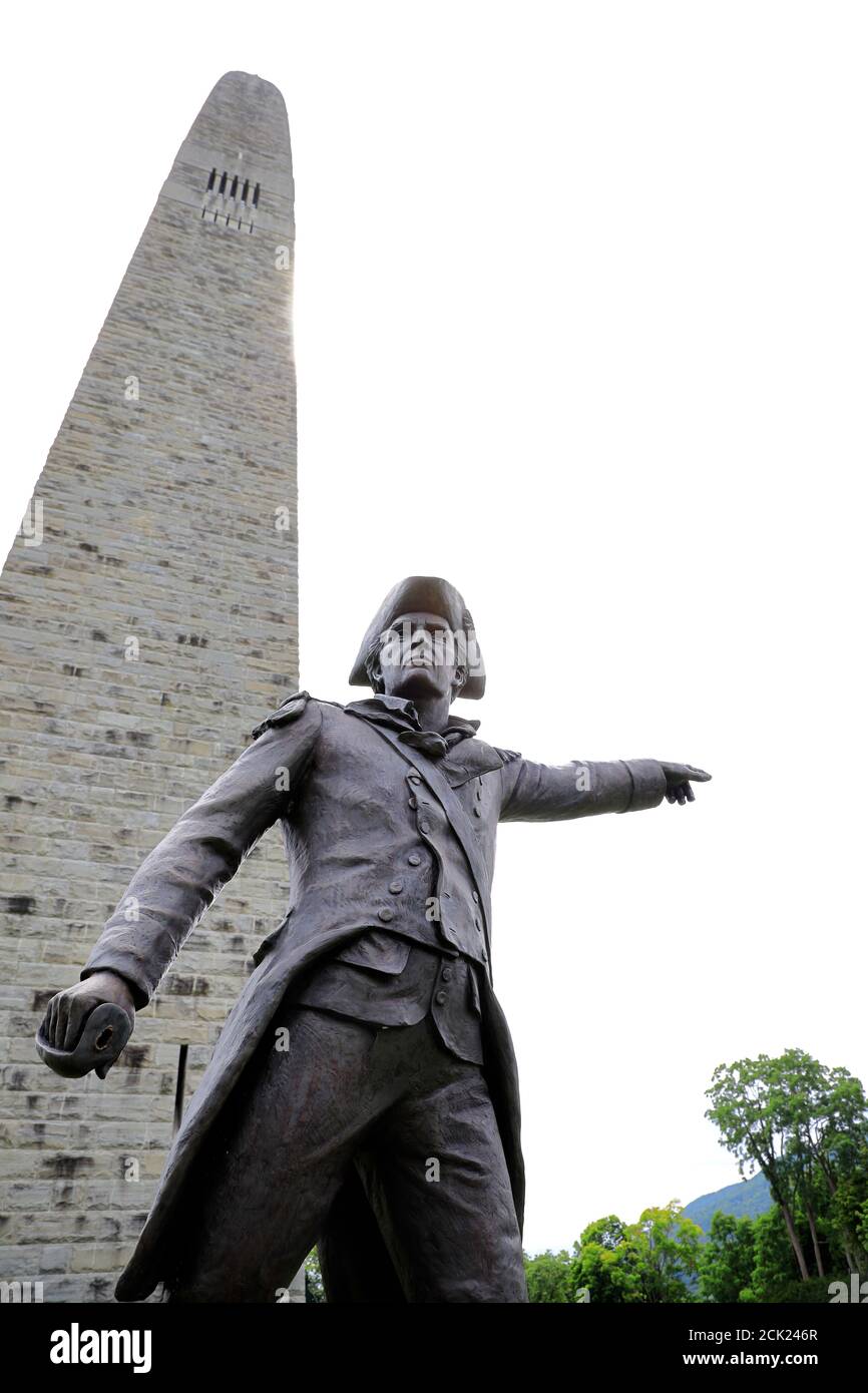 Statue des Brigadier General John stark des amerikanischen Revolutionskrieges Mit Bennington Battle Monument im Hintergrund.Bennington.Vermont Stockfoto